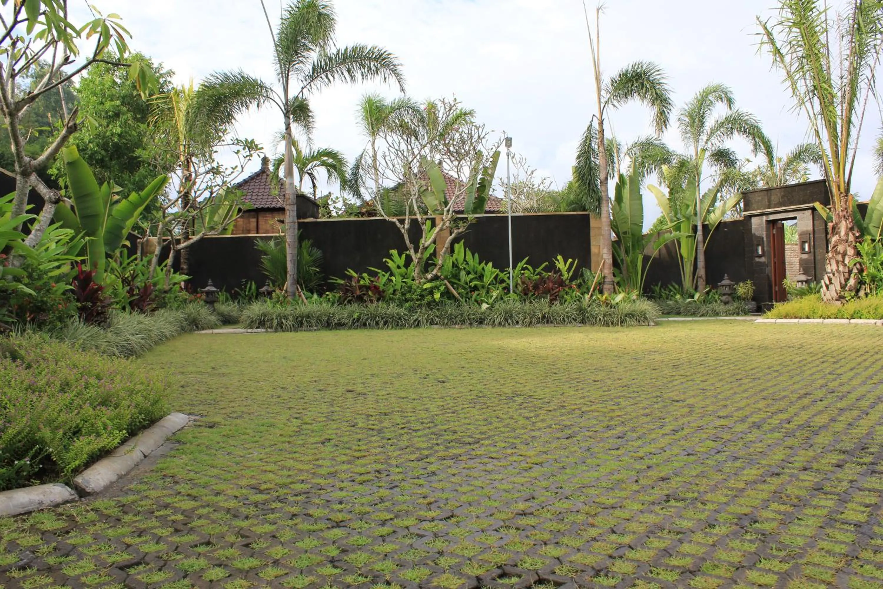 Garden in Askara Villa