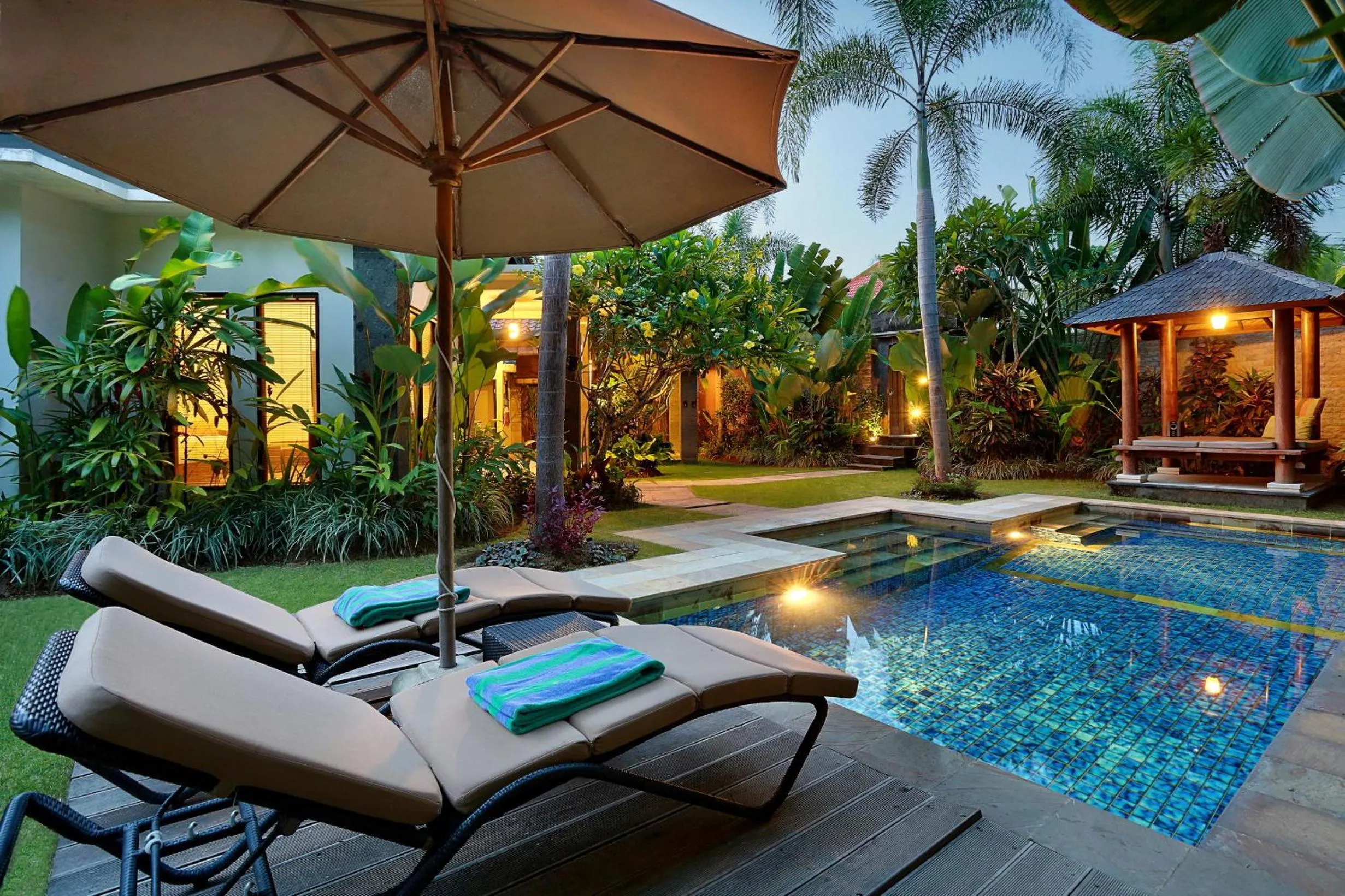 Swimming pool in Askara Villa