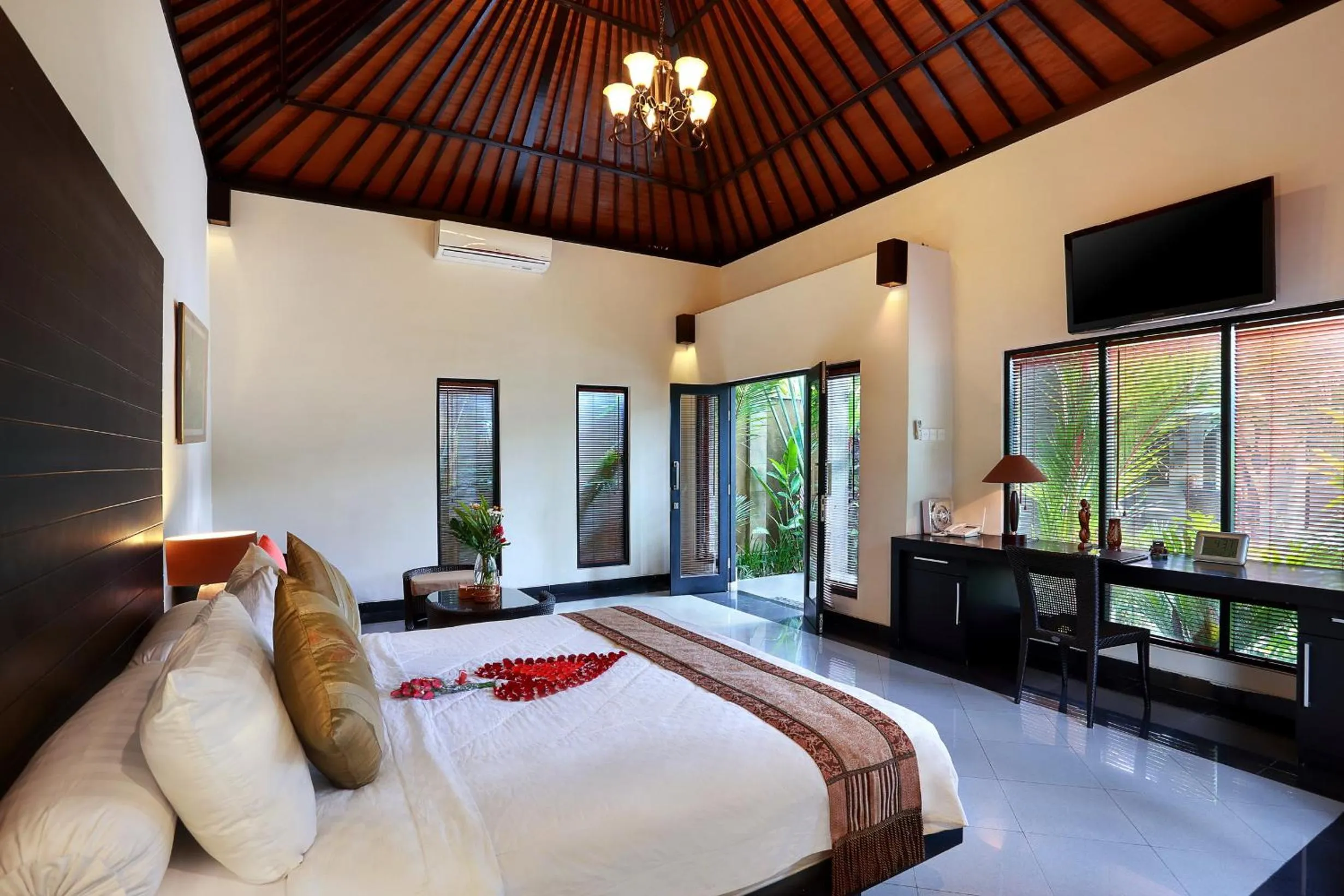 Bedroom, Bed in Askara Villa