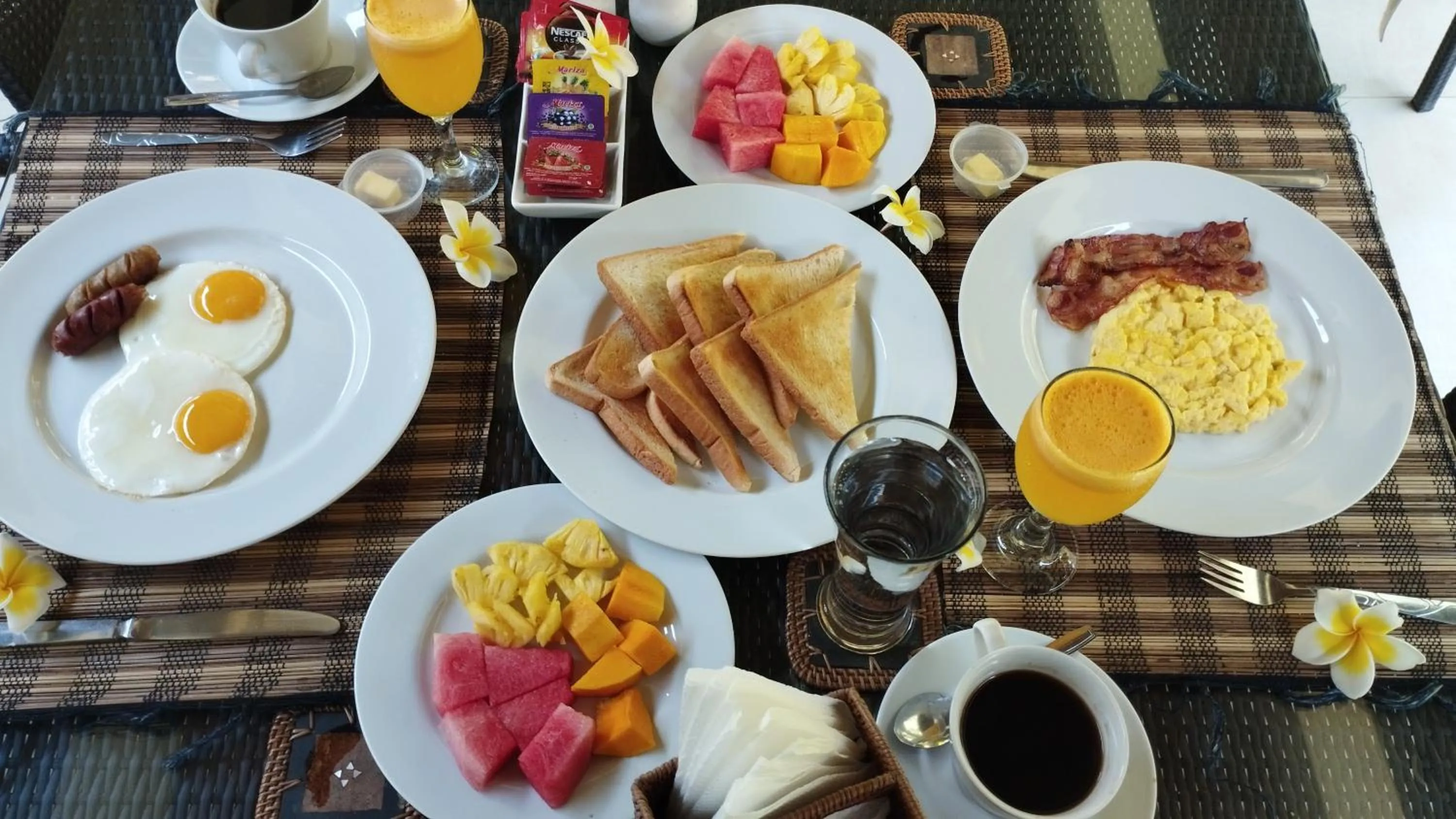 Breakfast in Askara Villa