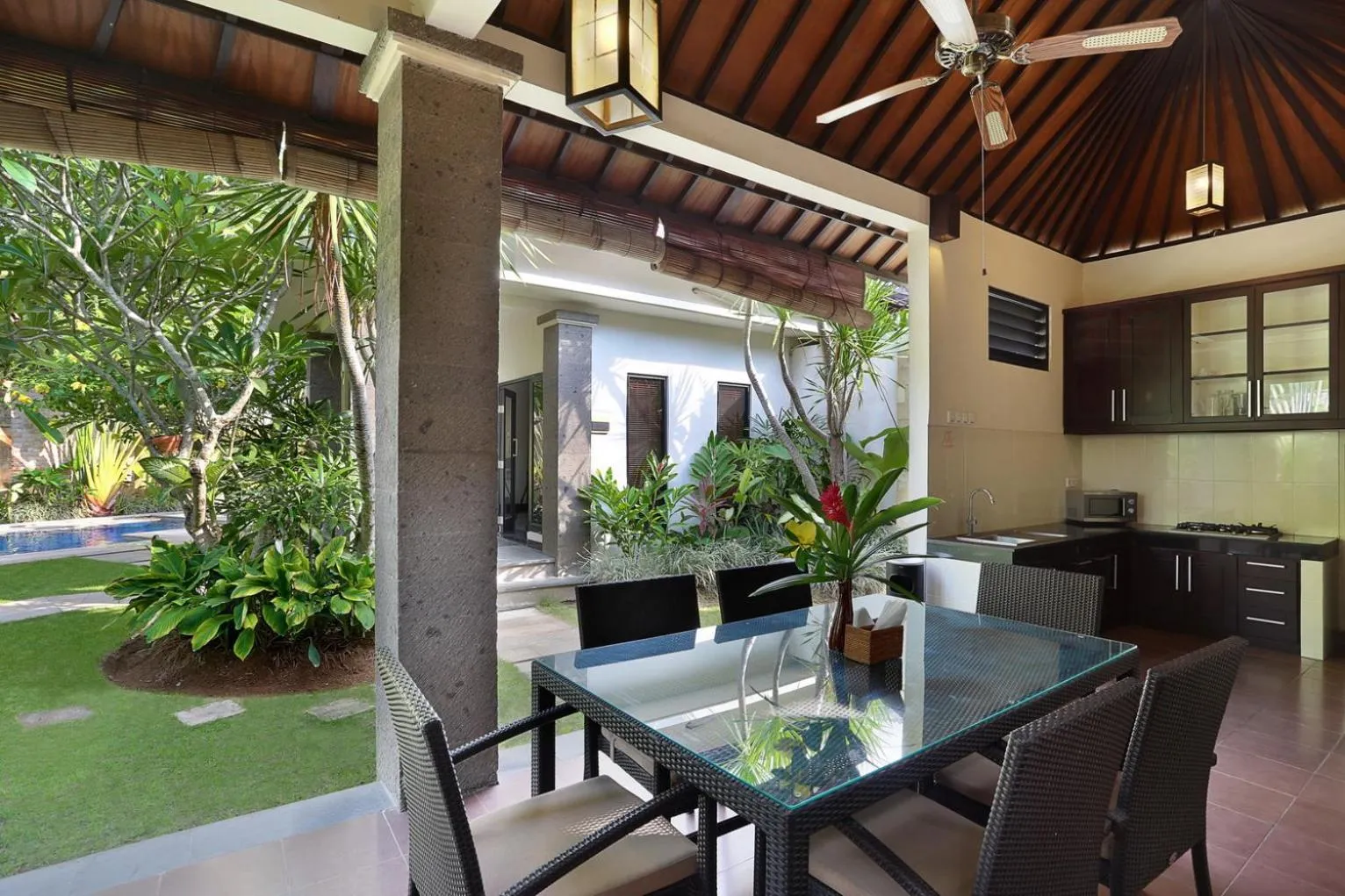 Kitchen or kitchenette in Askara Villa