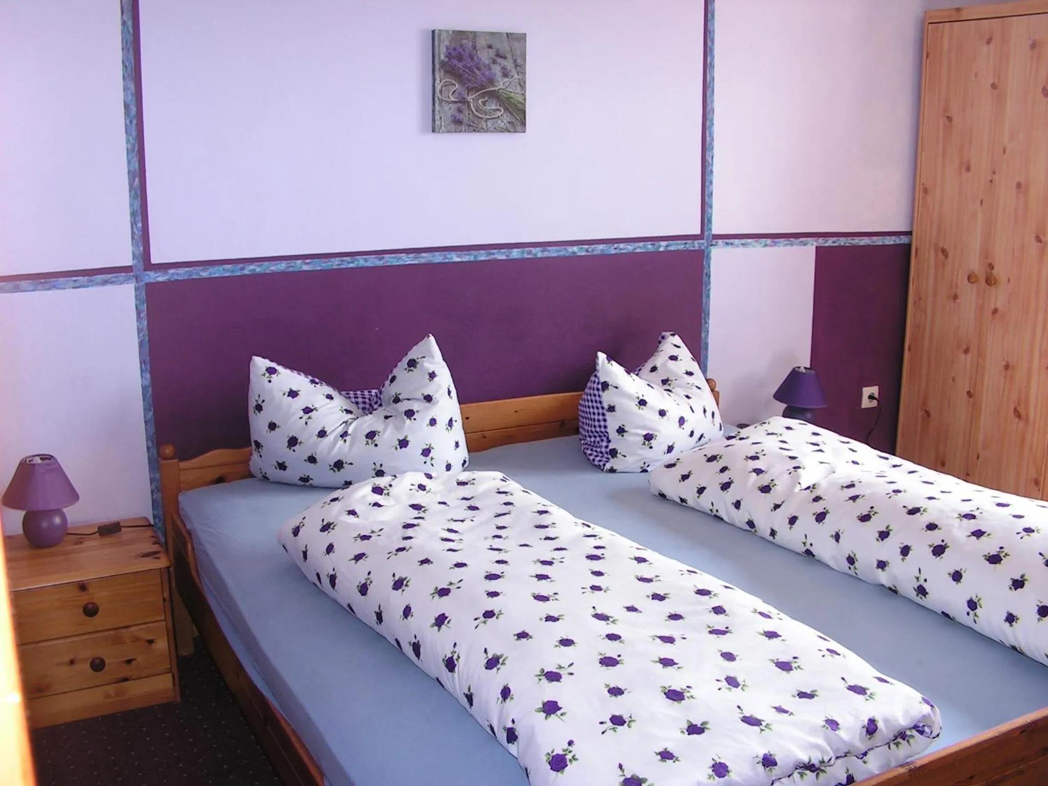 Decorative detail, Bed in Hotel Sternen