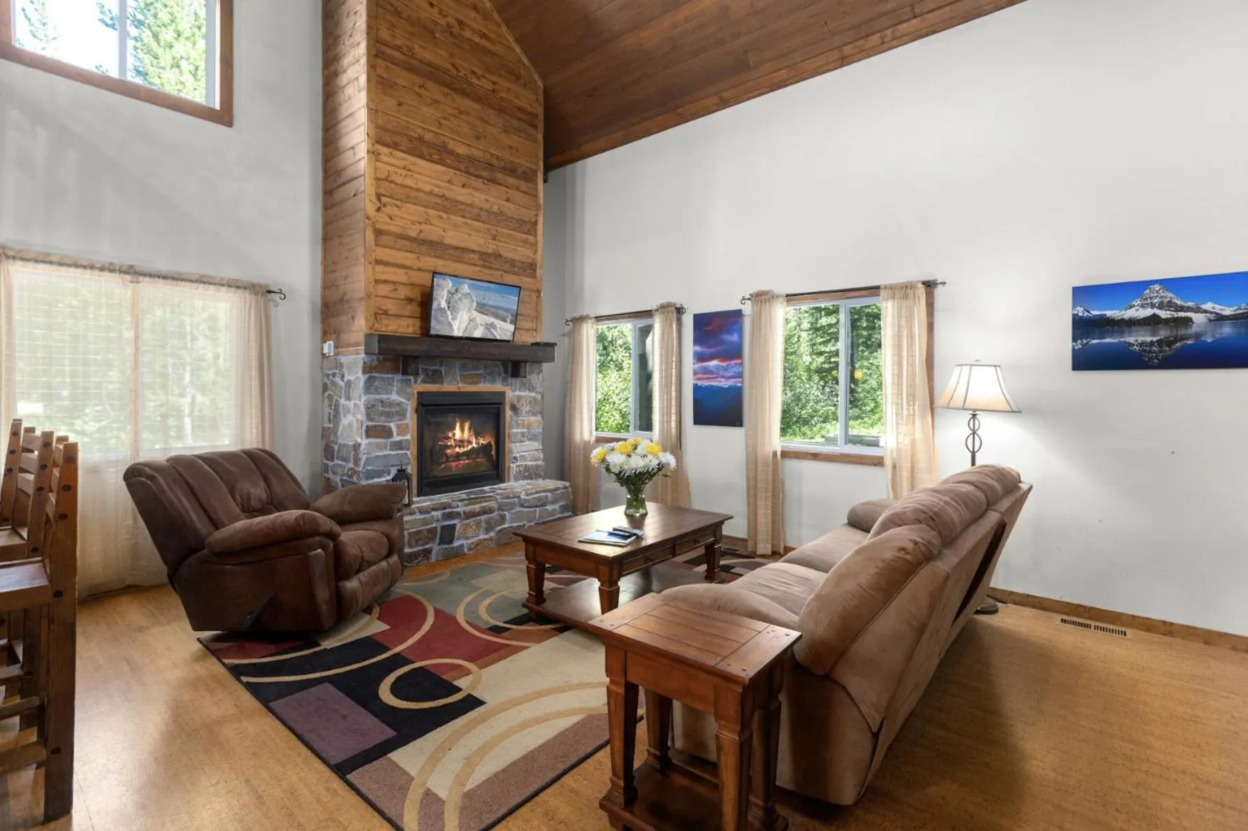 Summit Mountain Lodge and Steakhouse