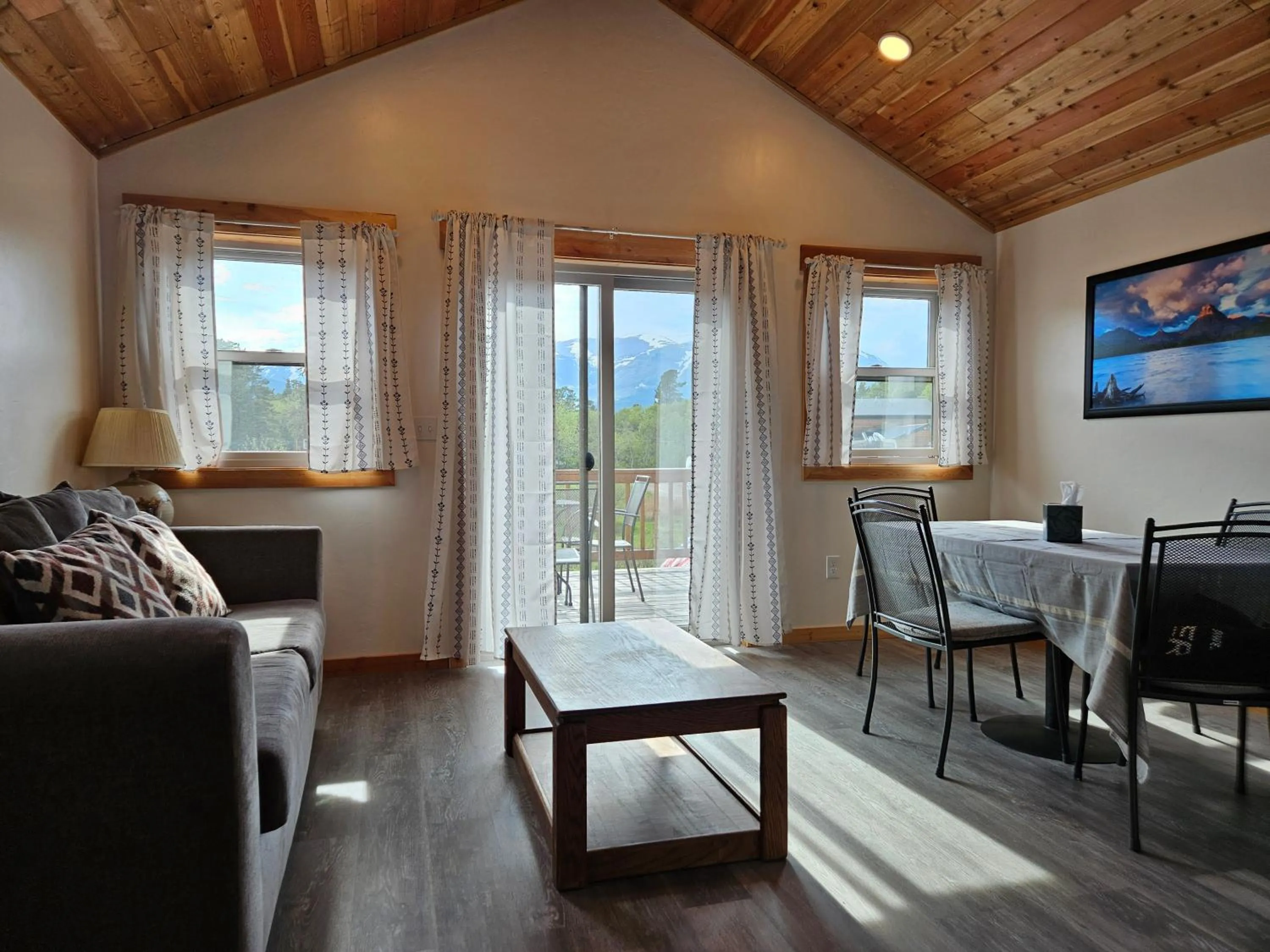 Summit Mountain Lodge and Steakhouse