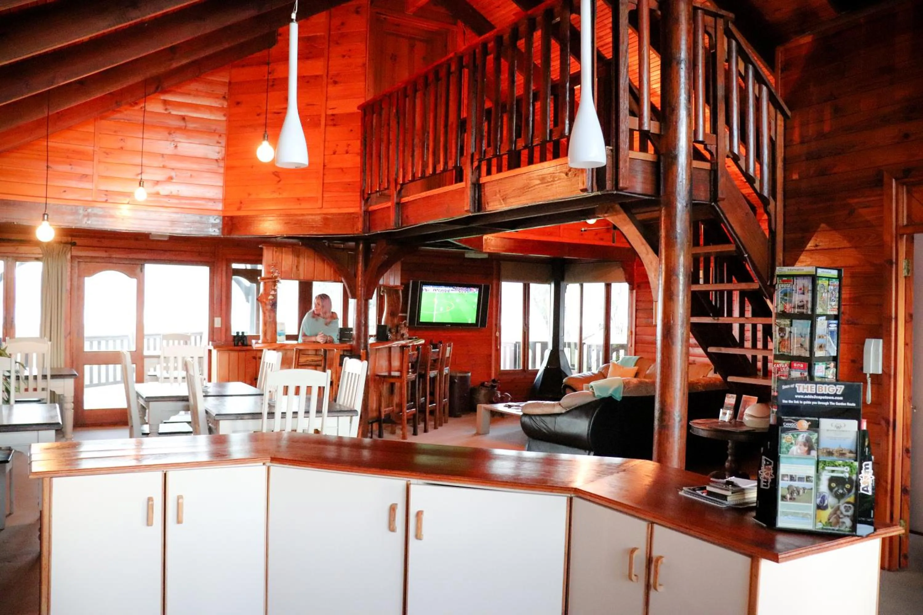 TV and multimedia in Oyster Creek Lodge