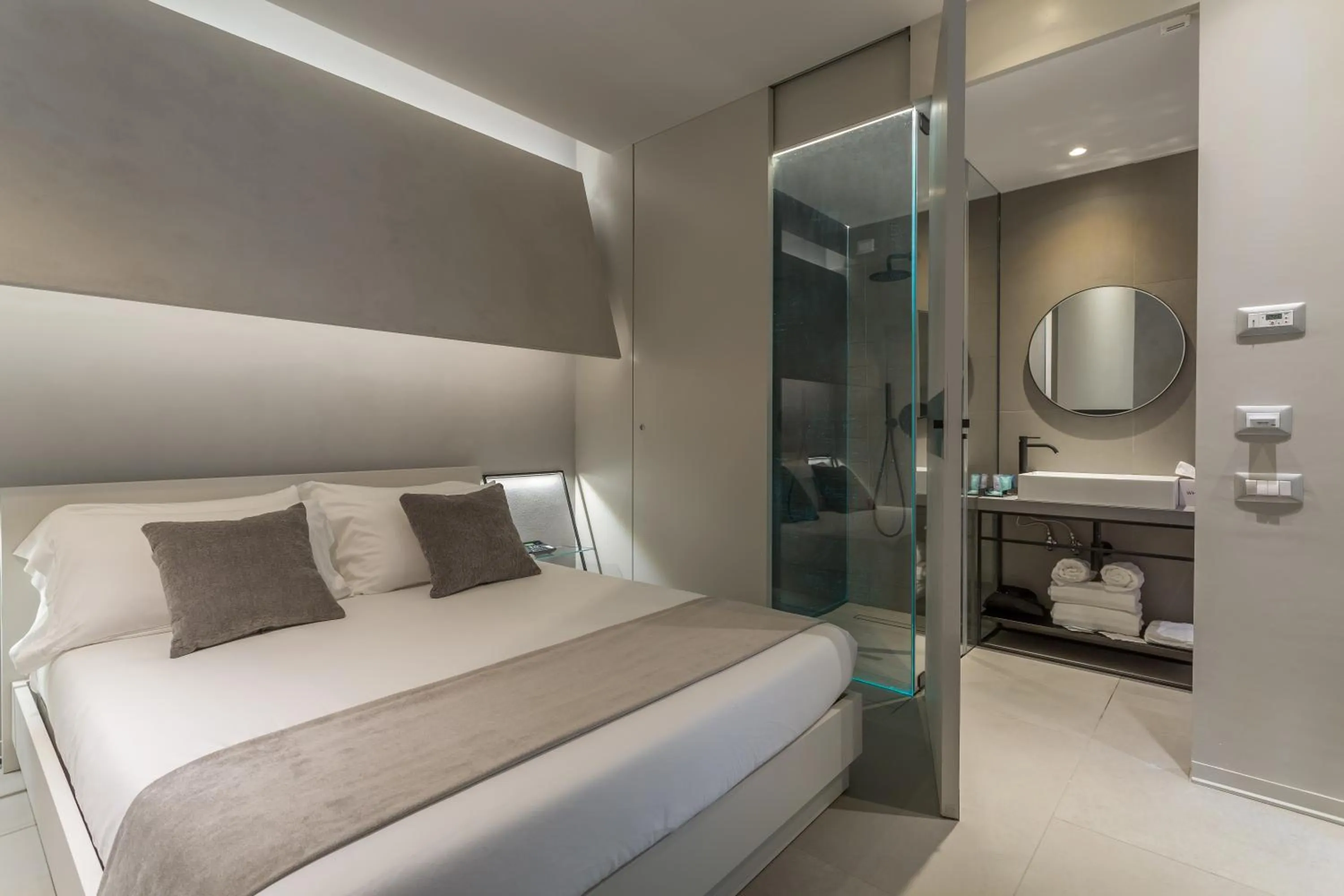 Bathroom, Bed in Fauno Urban Resort