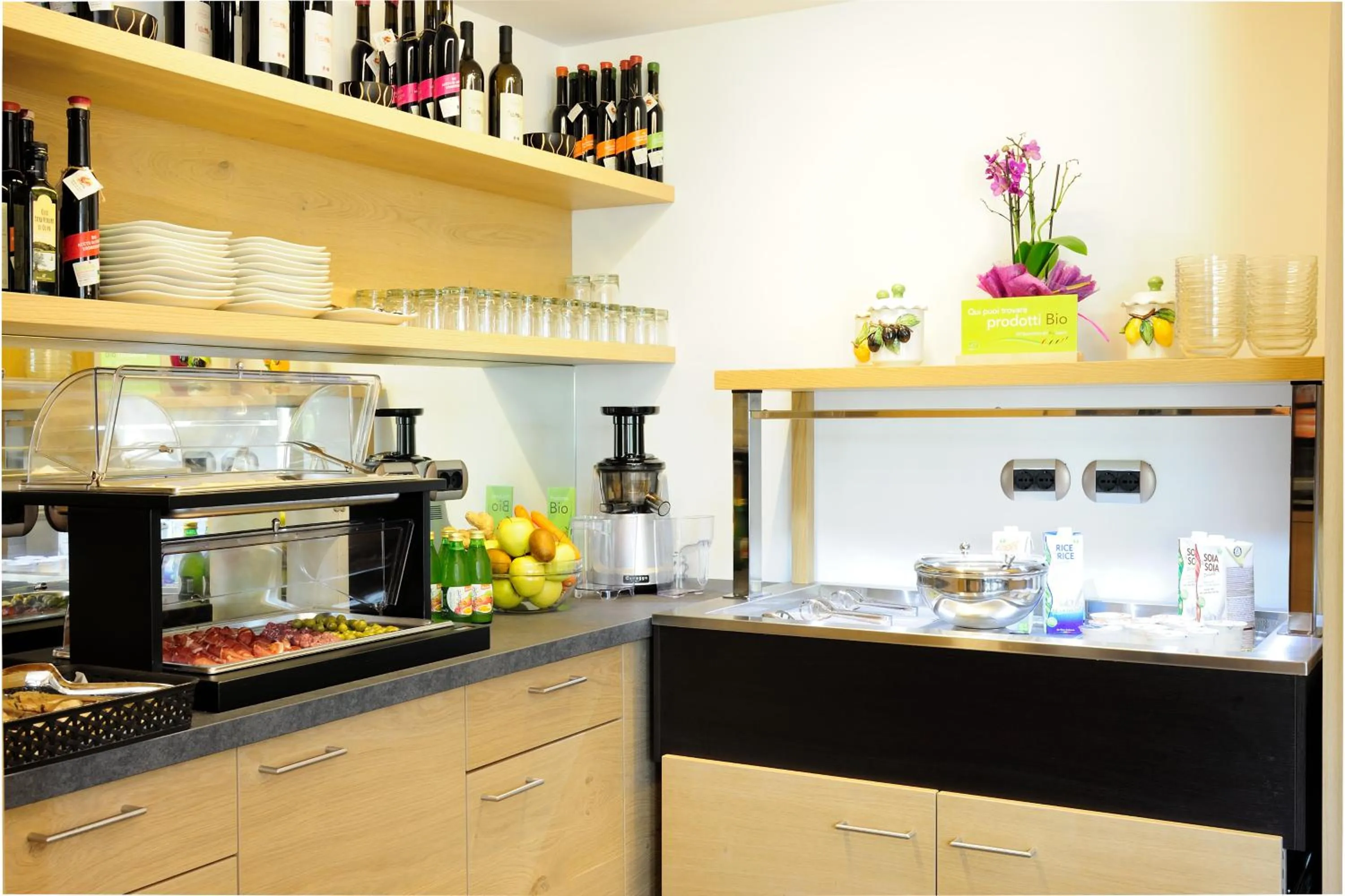 Restaurant/places to eat in Eco Hotel Bonapace