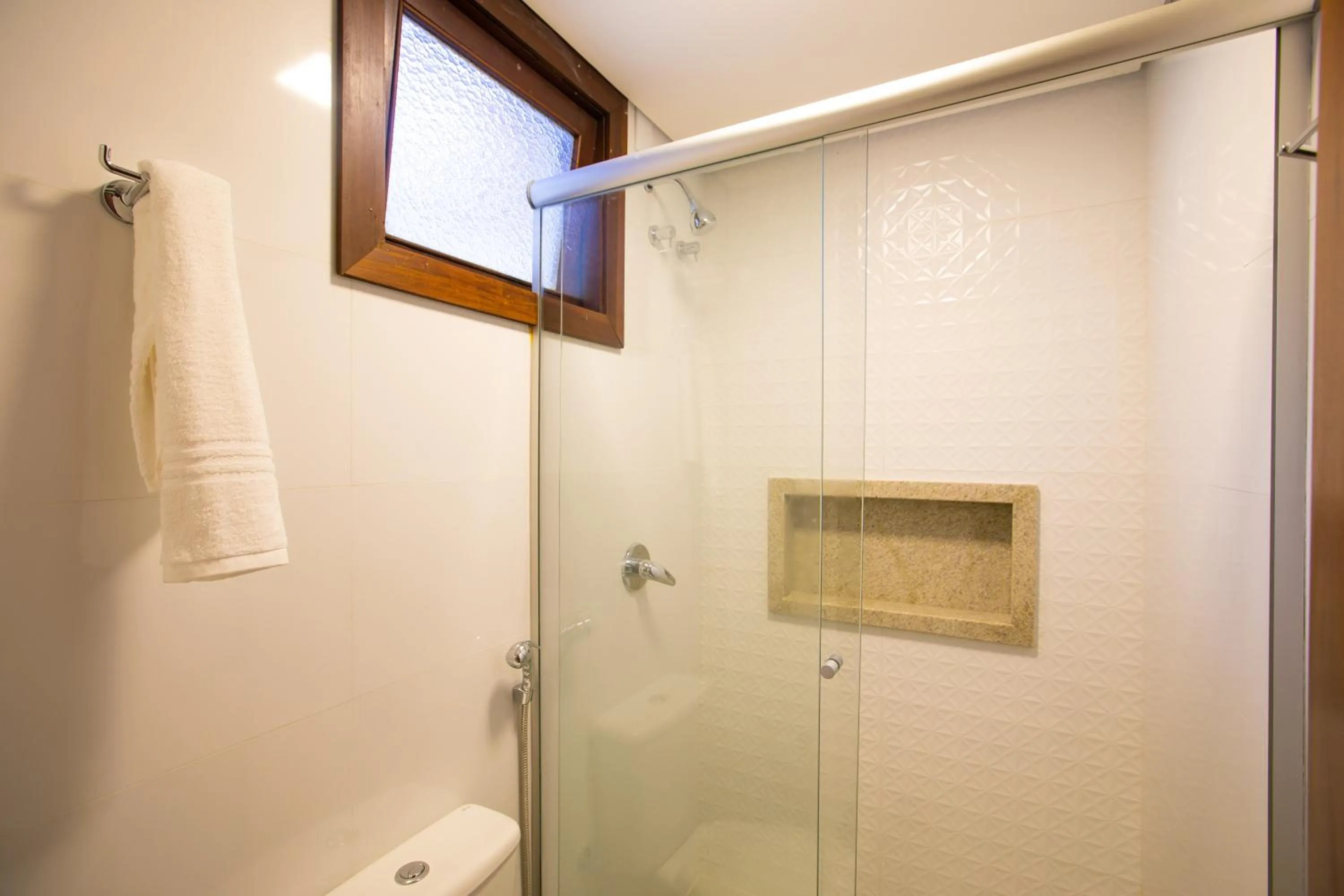 Shower in Hotel Encantos de Itaperapuã