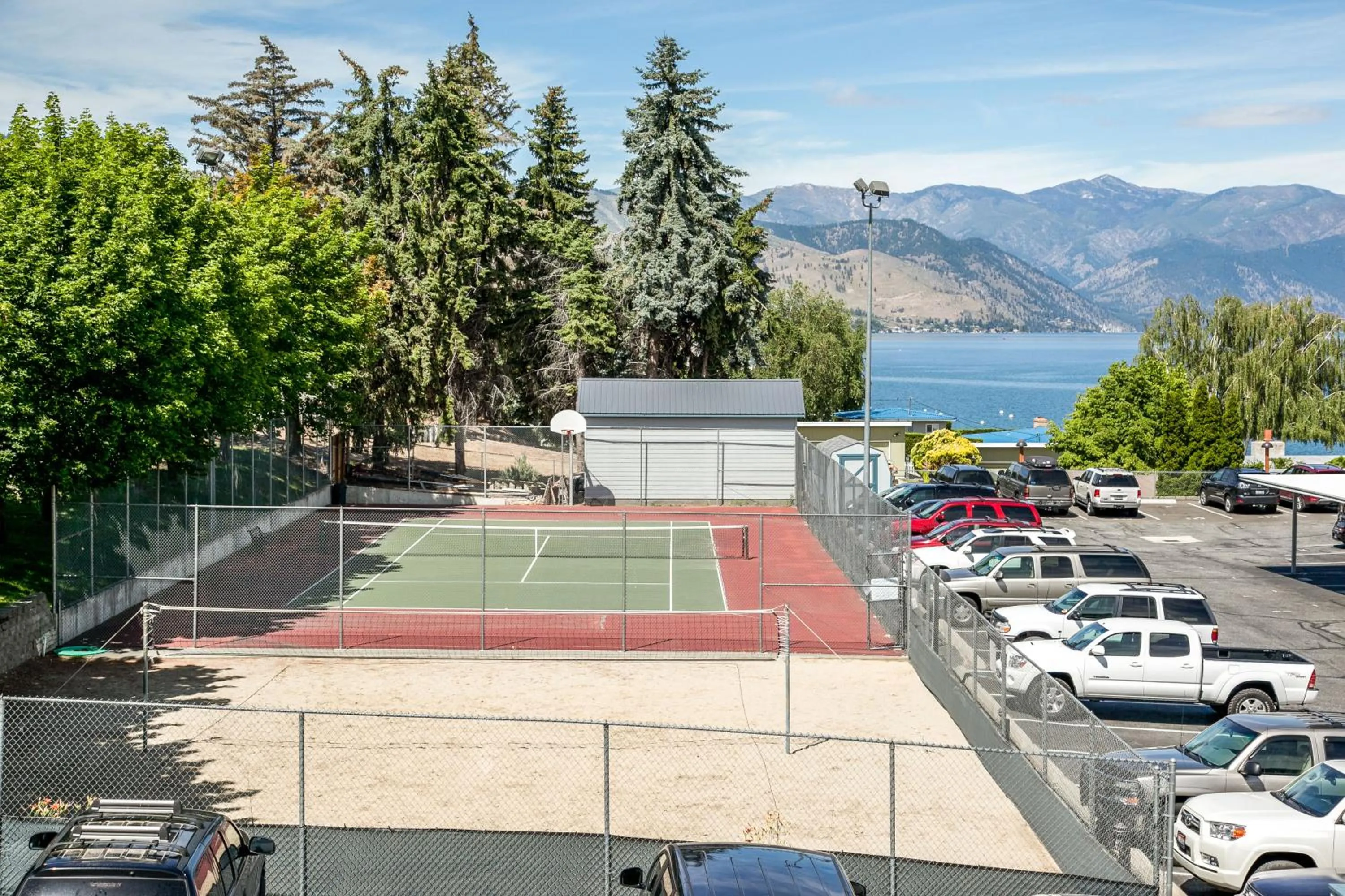Tennis court in Chelan Resort Waterfront Townhouse