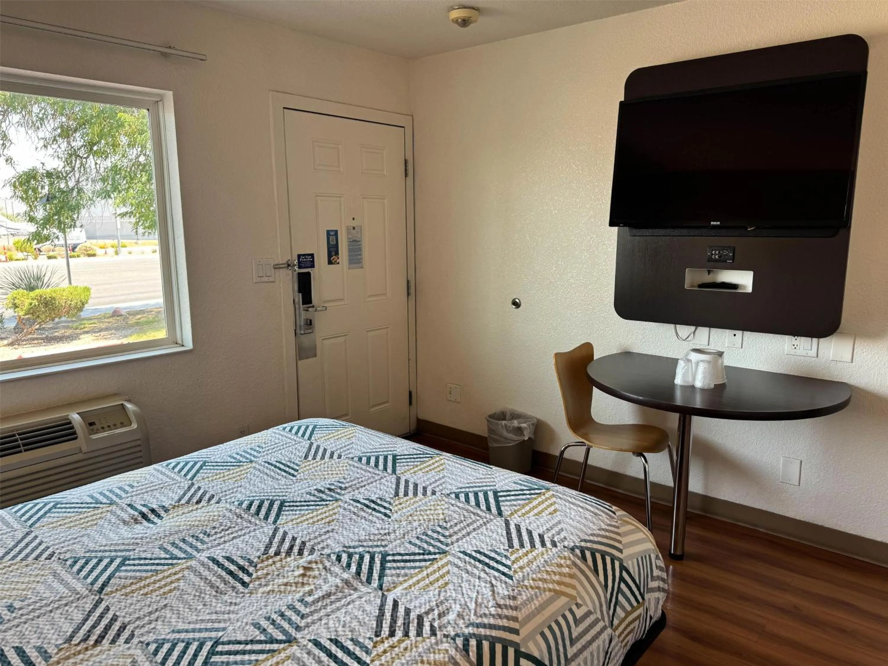 Photo of the whole room, Bed in Studio 6 Suites Las Vegas, NV - Tropicana