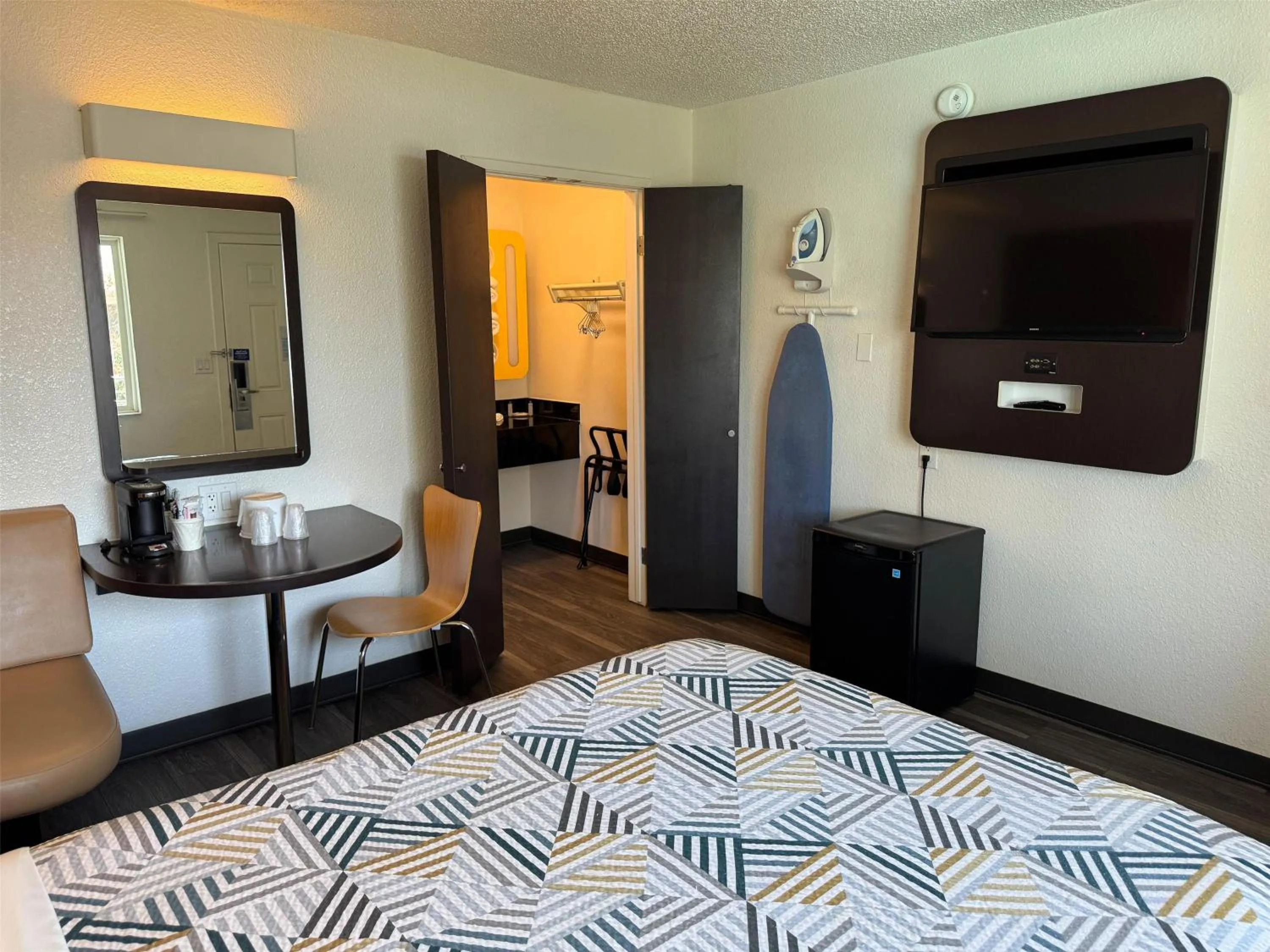 Photo of the whole room, Bed in Studio 6 Suites Las Vegas, NV - Tropicana