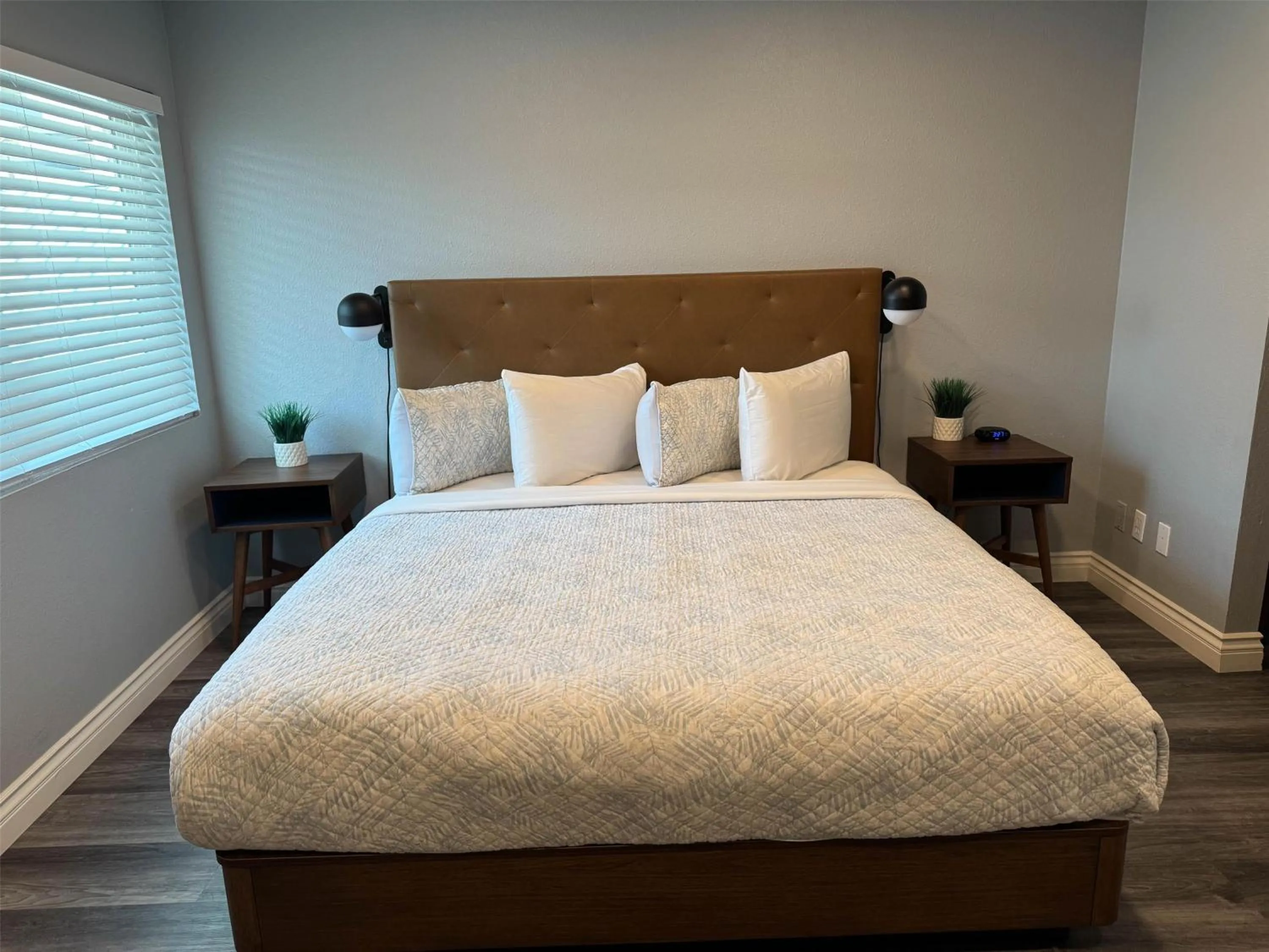 Photo of the whole room, Bed in Studio 6 Suites Las Vegas, NV - Tropicana