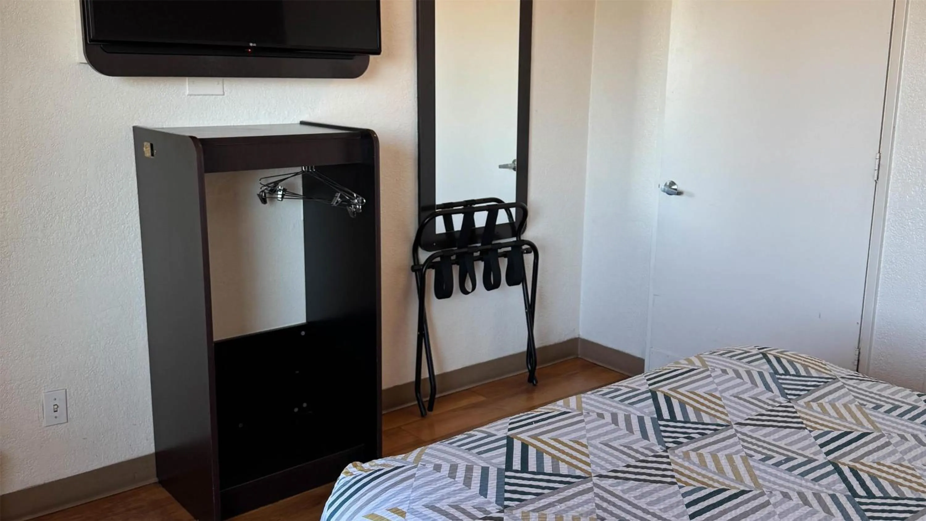 Photo of the whole room, Bed in Studio 6 Suites Las Vegas, NV - Tropicana