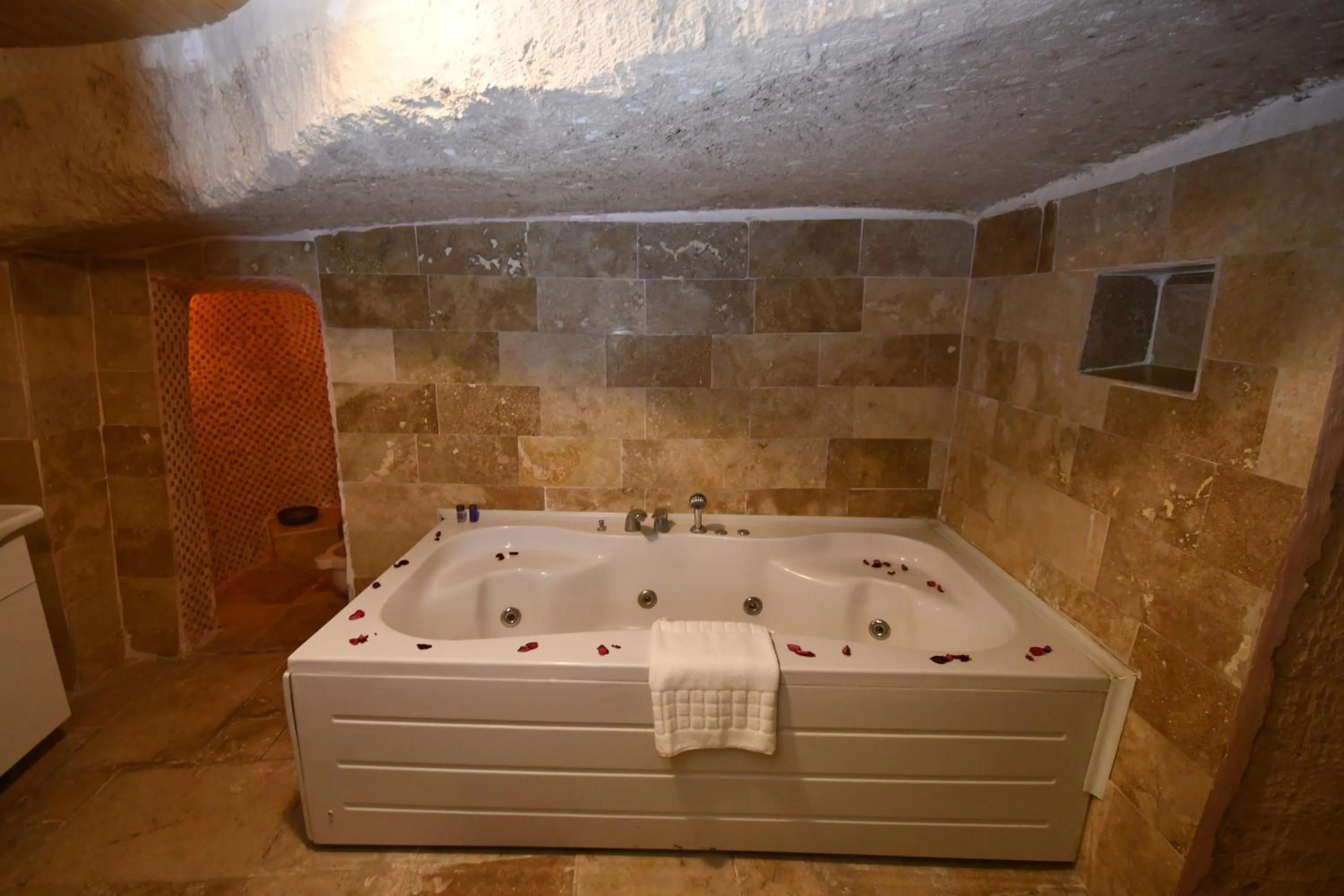 Hot Tub in Larissa Cave Hotel