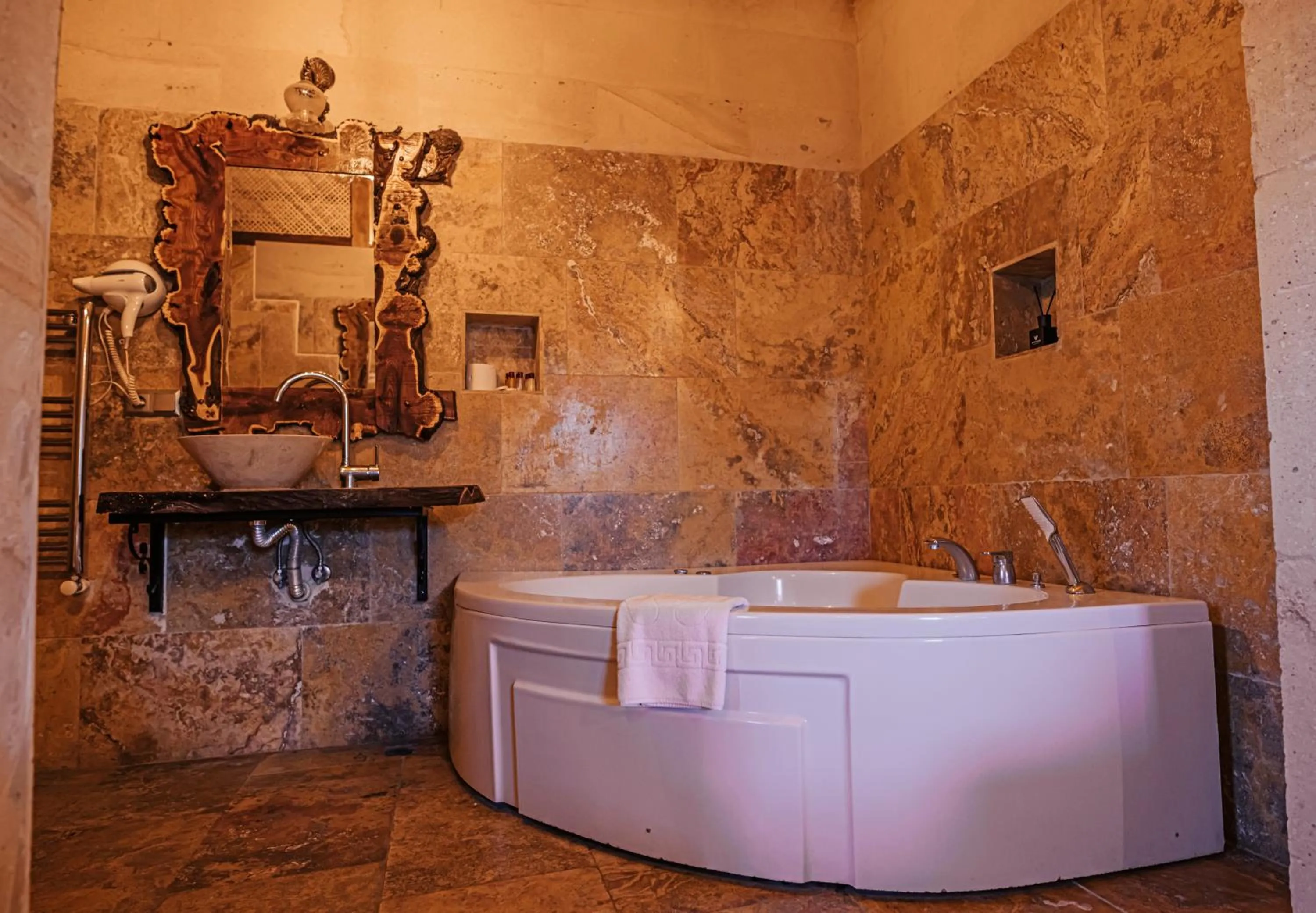 Hot Tub in Larissa Cave Hotel