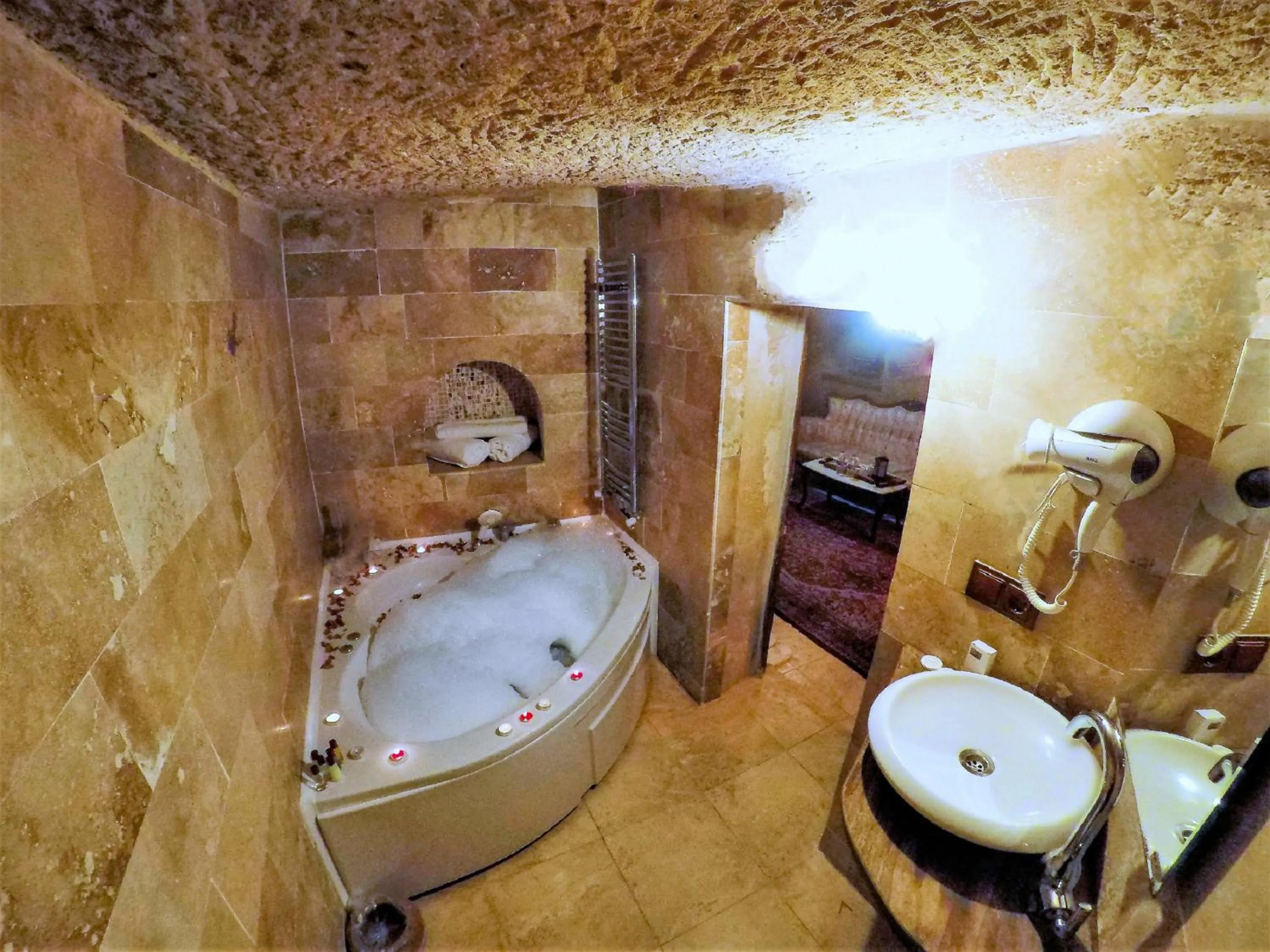 Hot Tub in Larissa Cave Hotel