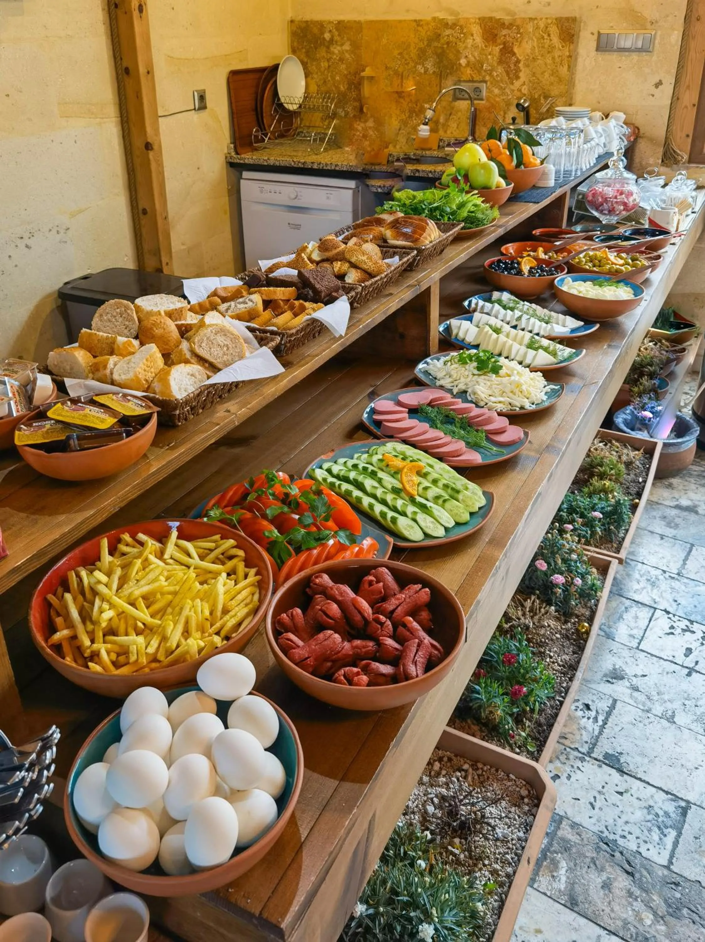 Food and drinks in Larissa Cave Hotel