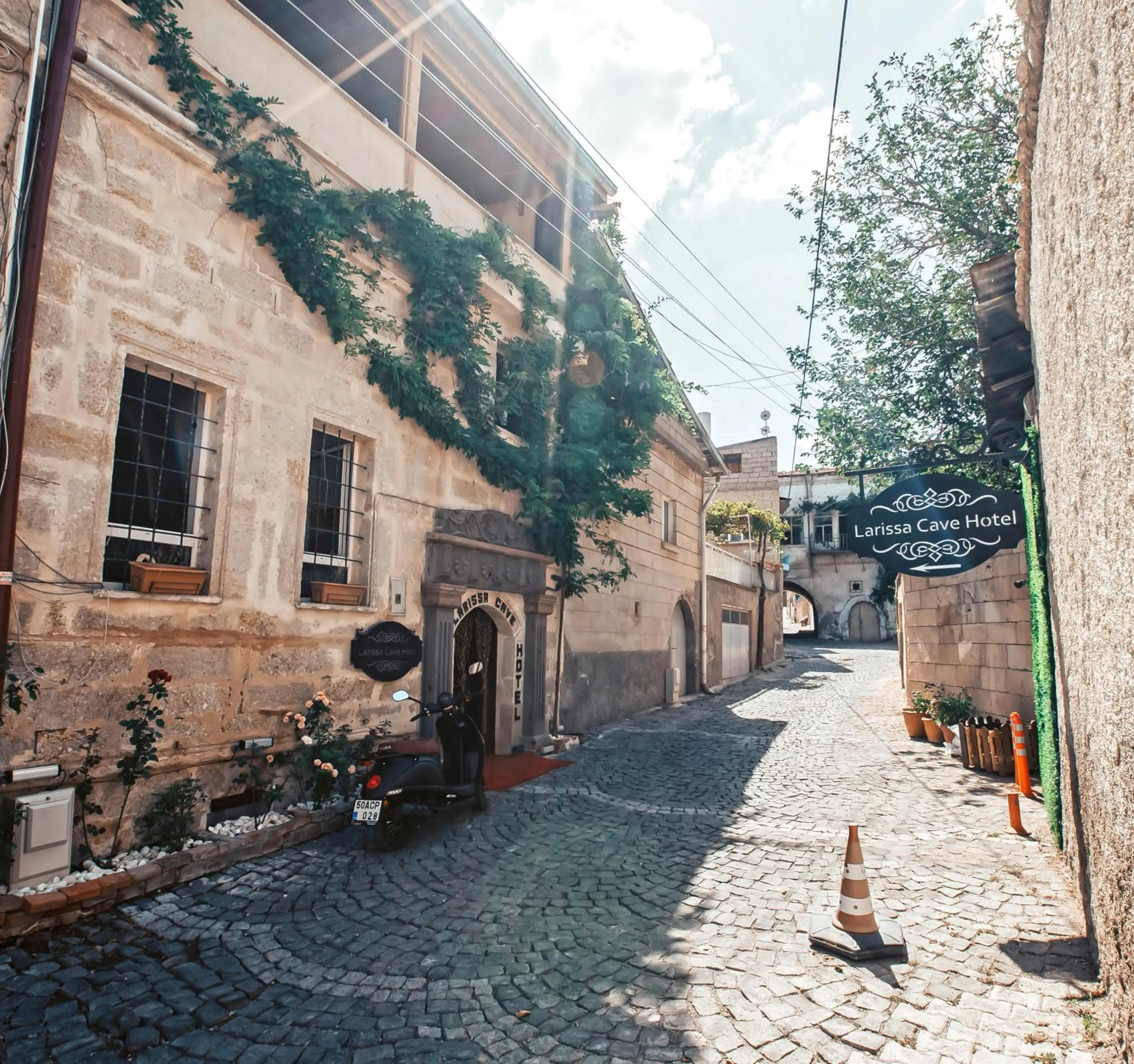 Facade/entrance in Larissa Cave Hotel