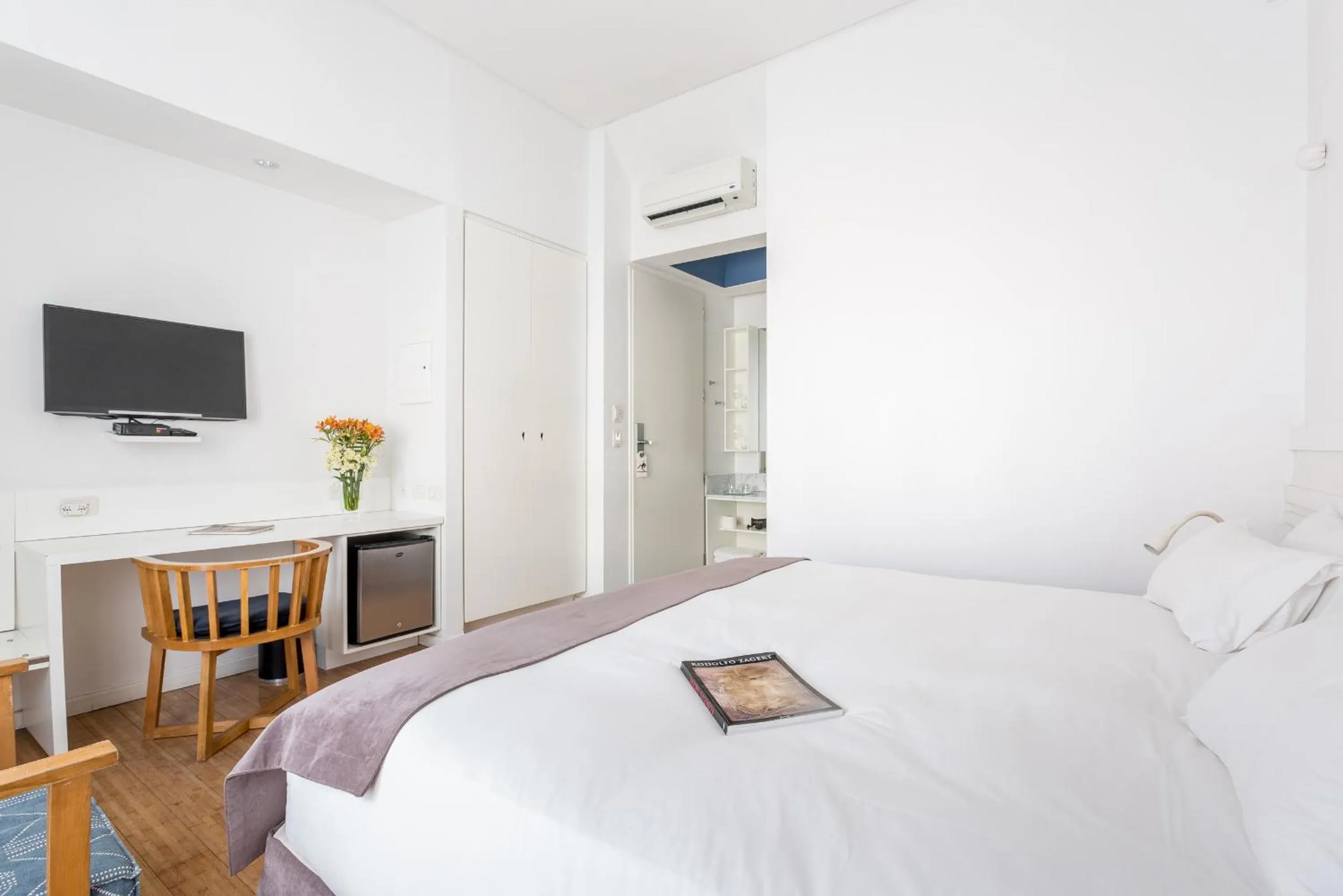 Photo of the whole room, Bed in Hotel BA Jardines Palermo