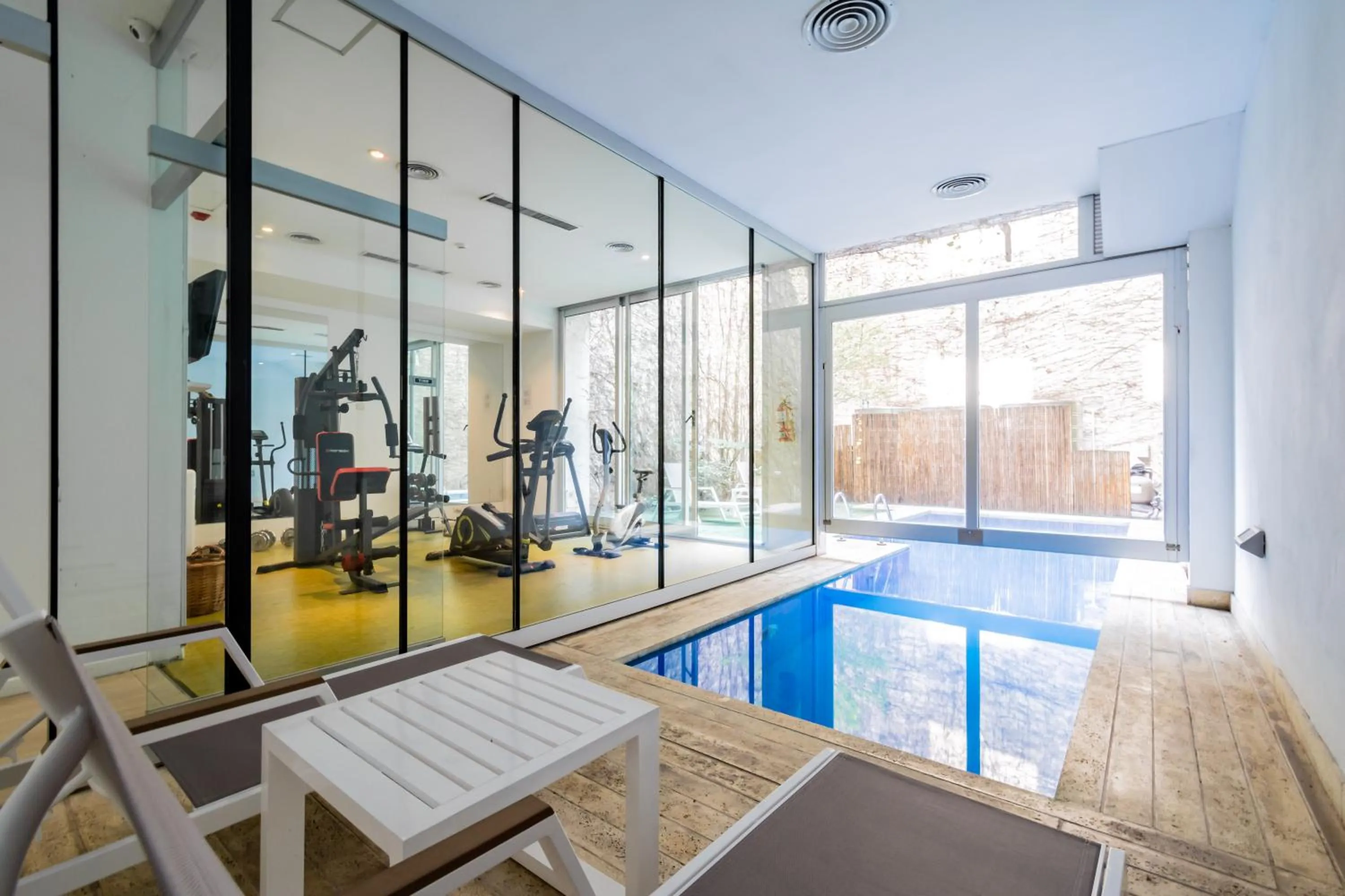 Swimming pool in Hotel BA Jardines Palermo