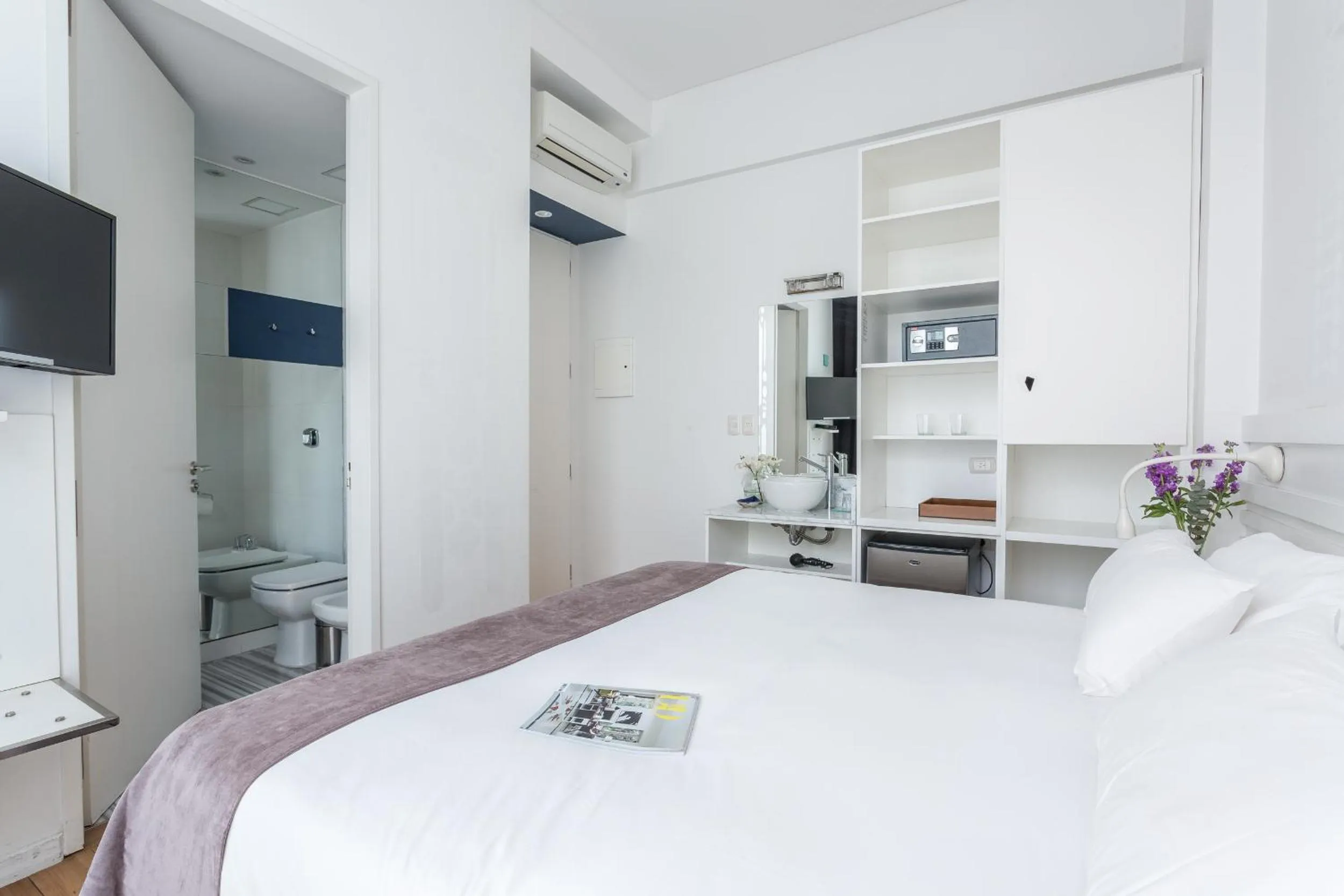 Photo of the whole room, Bed in Hotel BA Jardines Palermo