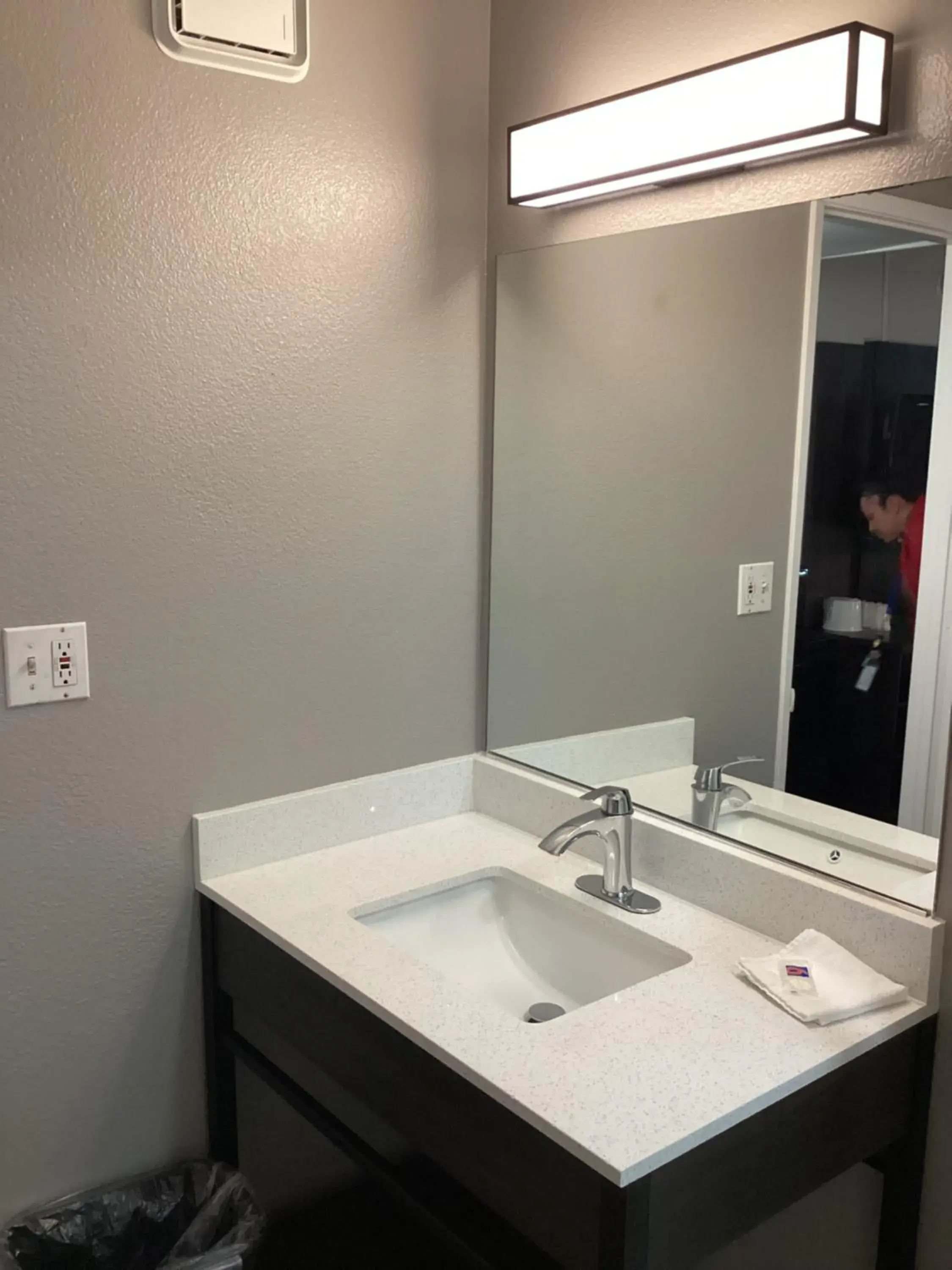 Queen Room - Disability Access - Non-Smoking in Motel 6-Reno, NV - Livestock Events Center Queen Room - Disability Access - Non-Smoking in Motel 6-Reno, NV - Livestock Events Center