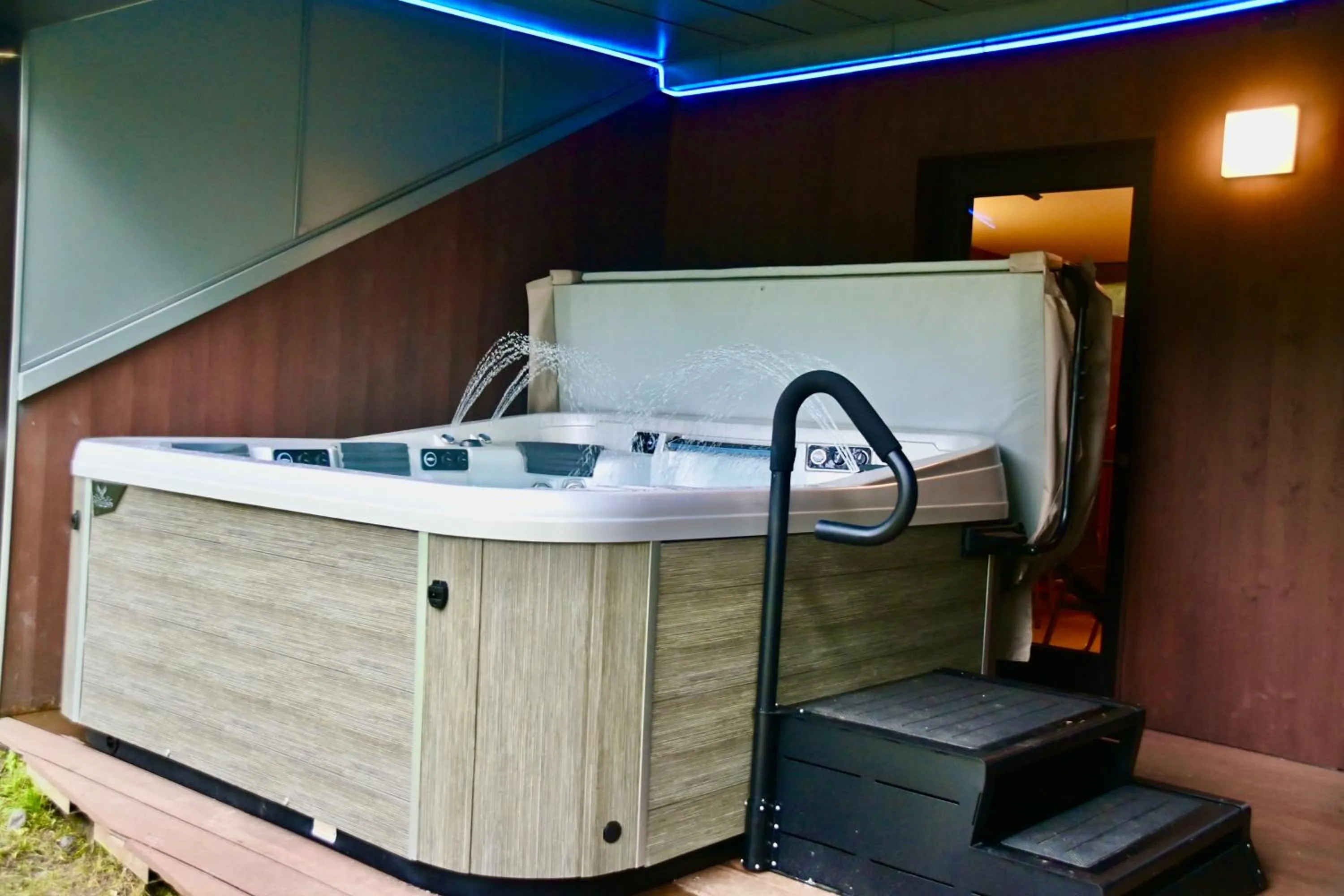 Hot Tub in Bed & Breakfast Hotel Nives
