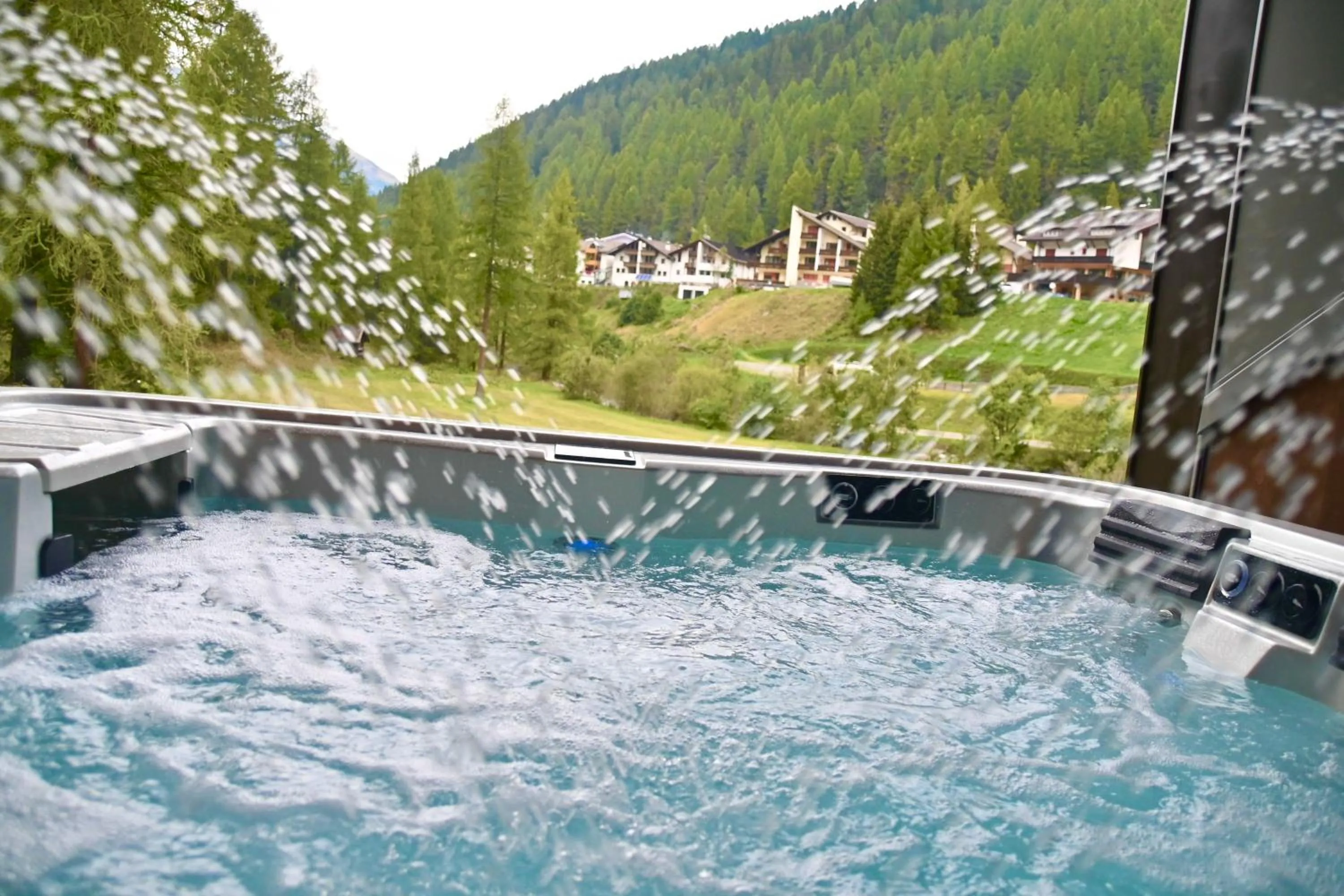 Hot Tub in Bed & Breakfast Hotel Nives