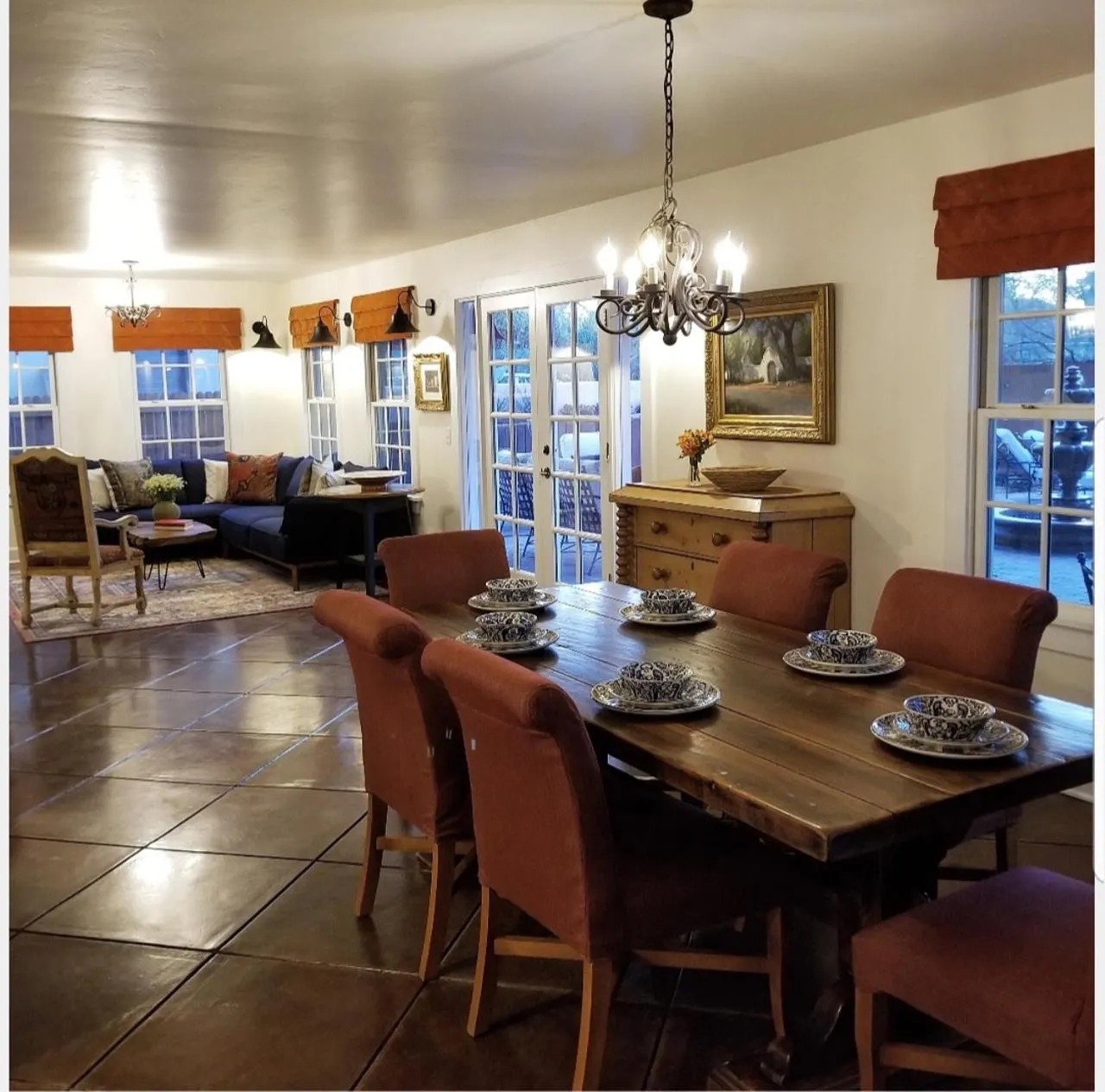Dining area in Armory Park Inn