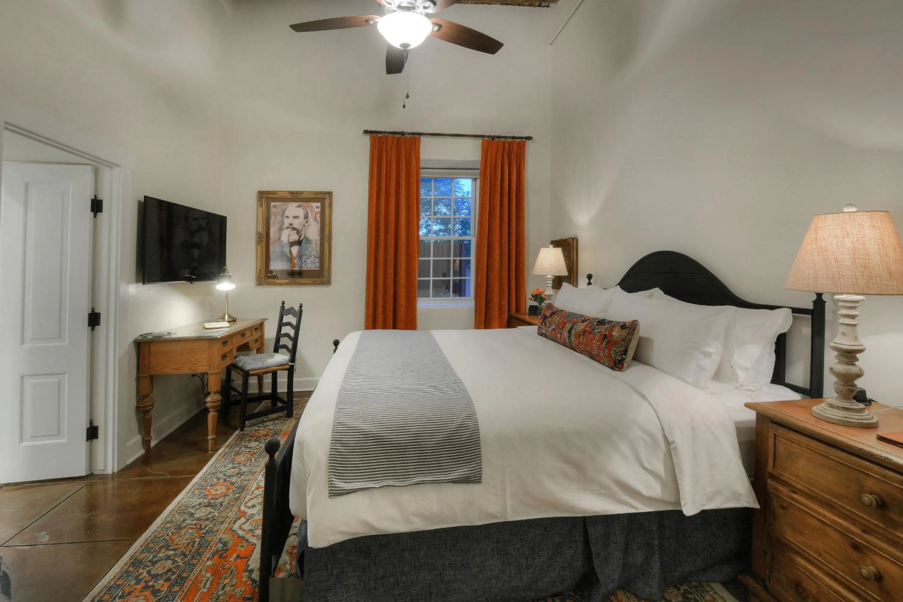 Photo of the whole room, Bed in Armory Park Inn