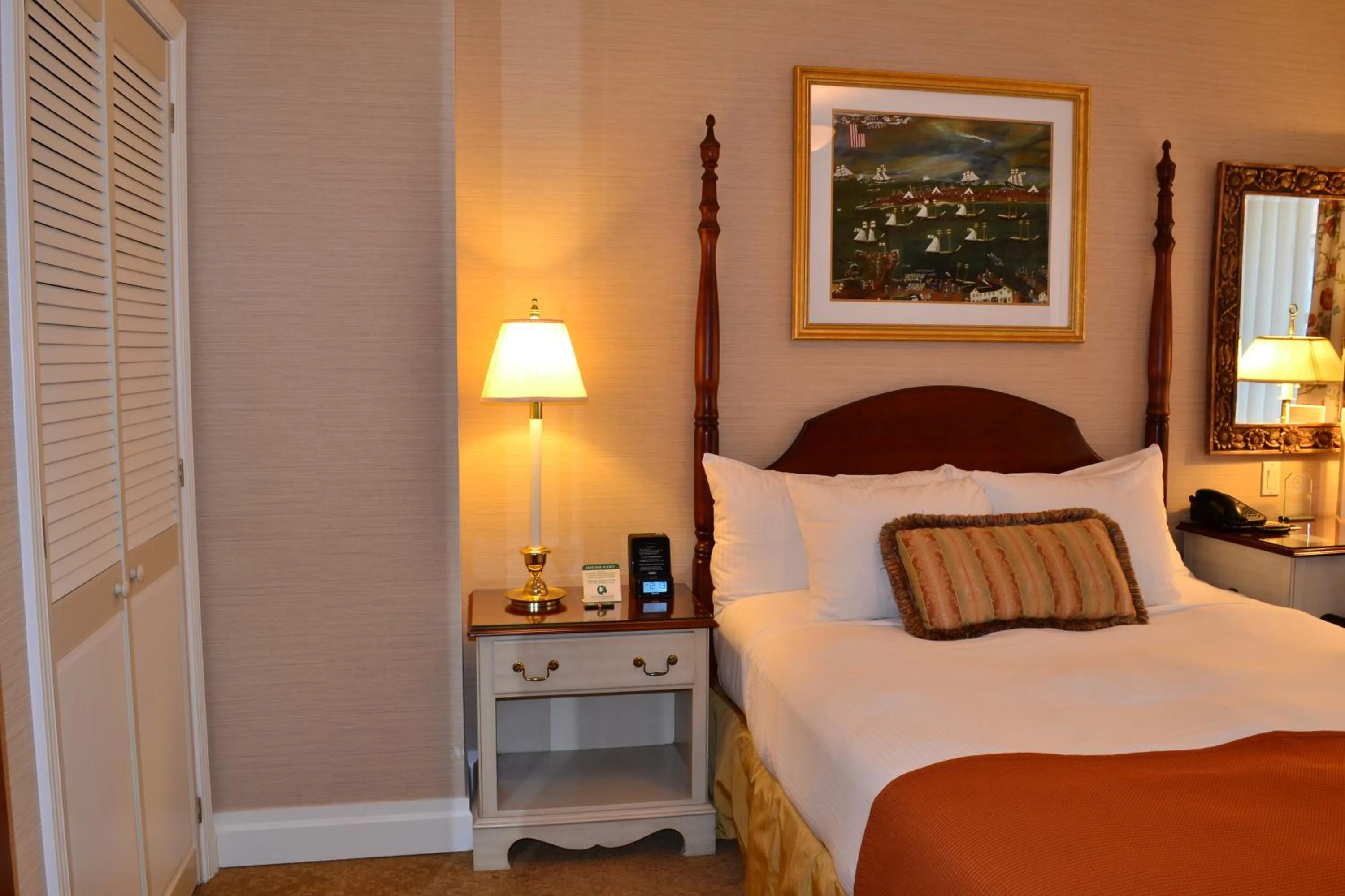 Photo of the whole room, Bed in The Wall Street Inn