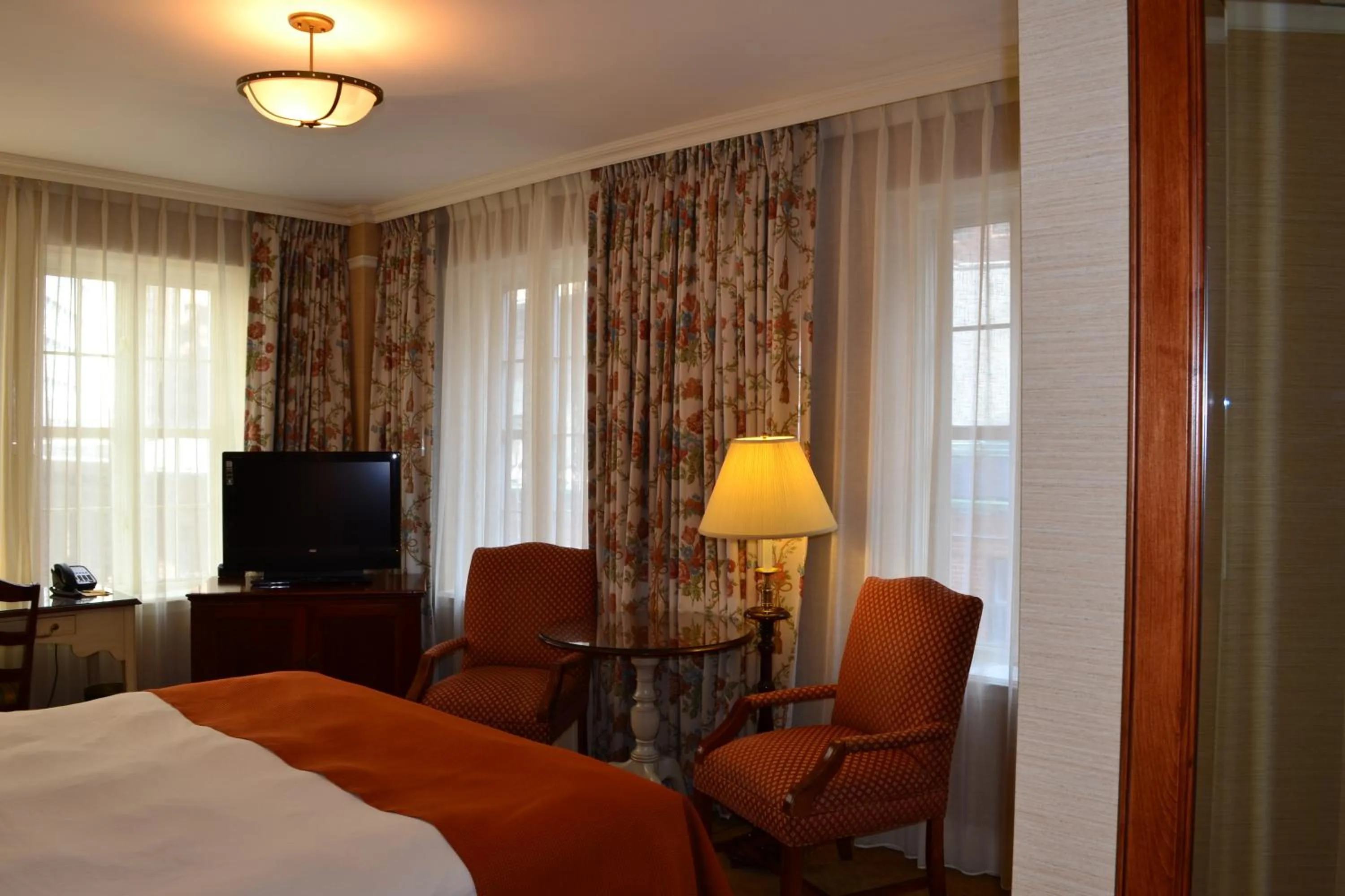 Decorative detail, Bed in The Wall Street Inn