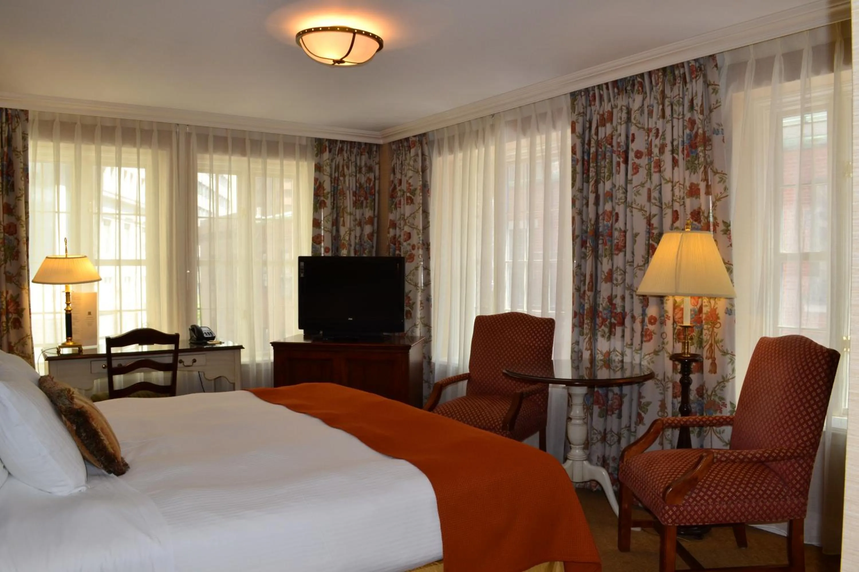 Photo of the whole room, Bed in The Wall Street Inn