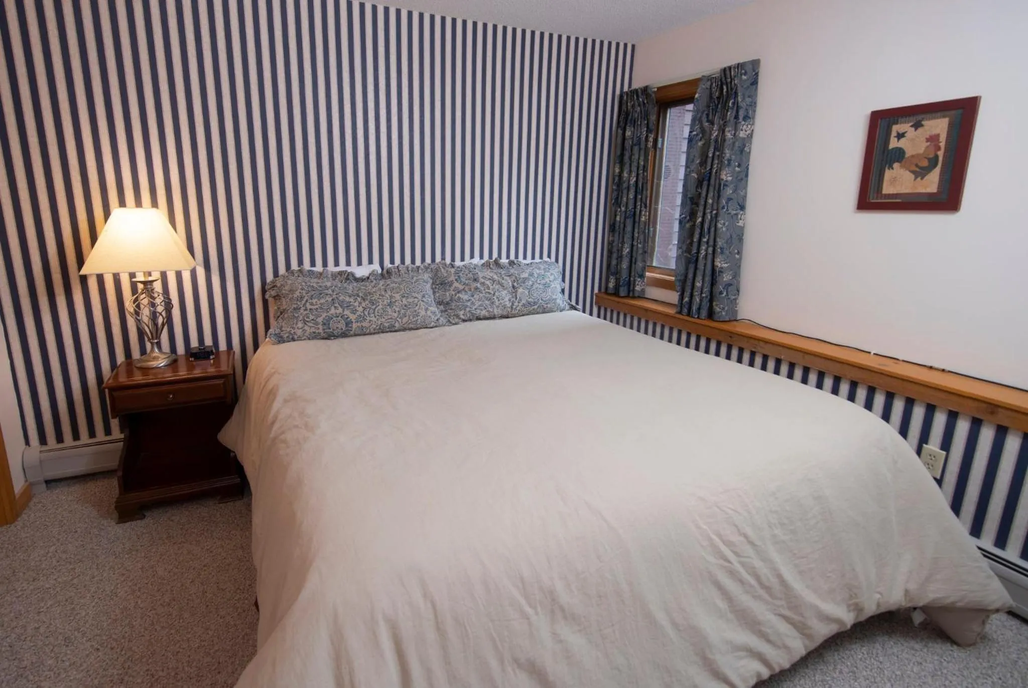 Photo of the whole room, Bed in Okemo Mountain Lodging