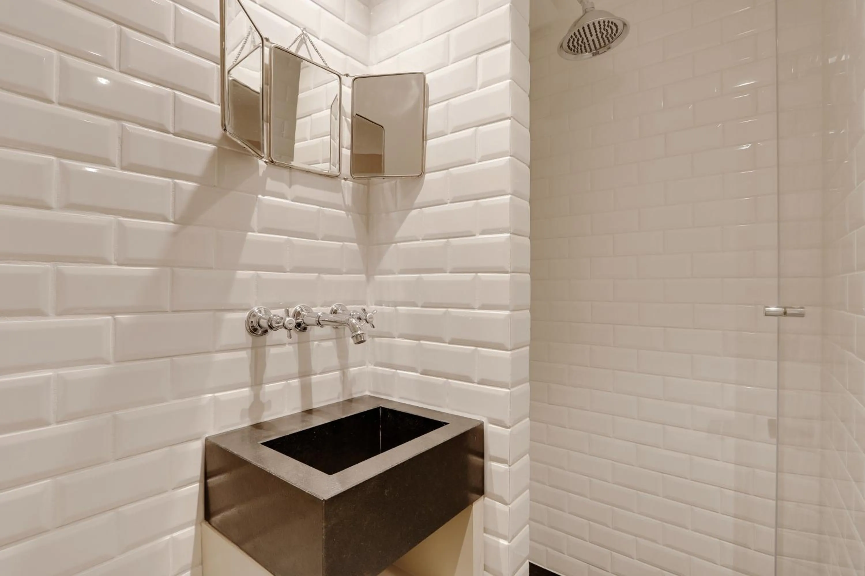 Shower in Pick A Flat's Apartments in Saint Germain - Paul-Louis Courier