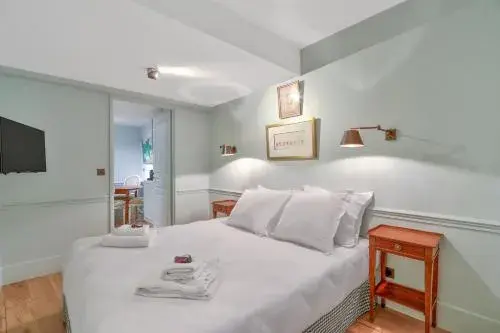 Pick A Flat's Apartments in Saint Germain - Paul-Louis Courier Pick A Flat's Apartments in Saint Germain - Paul-Louis Courier