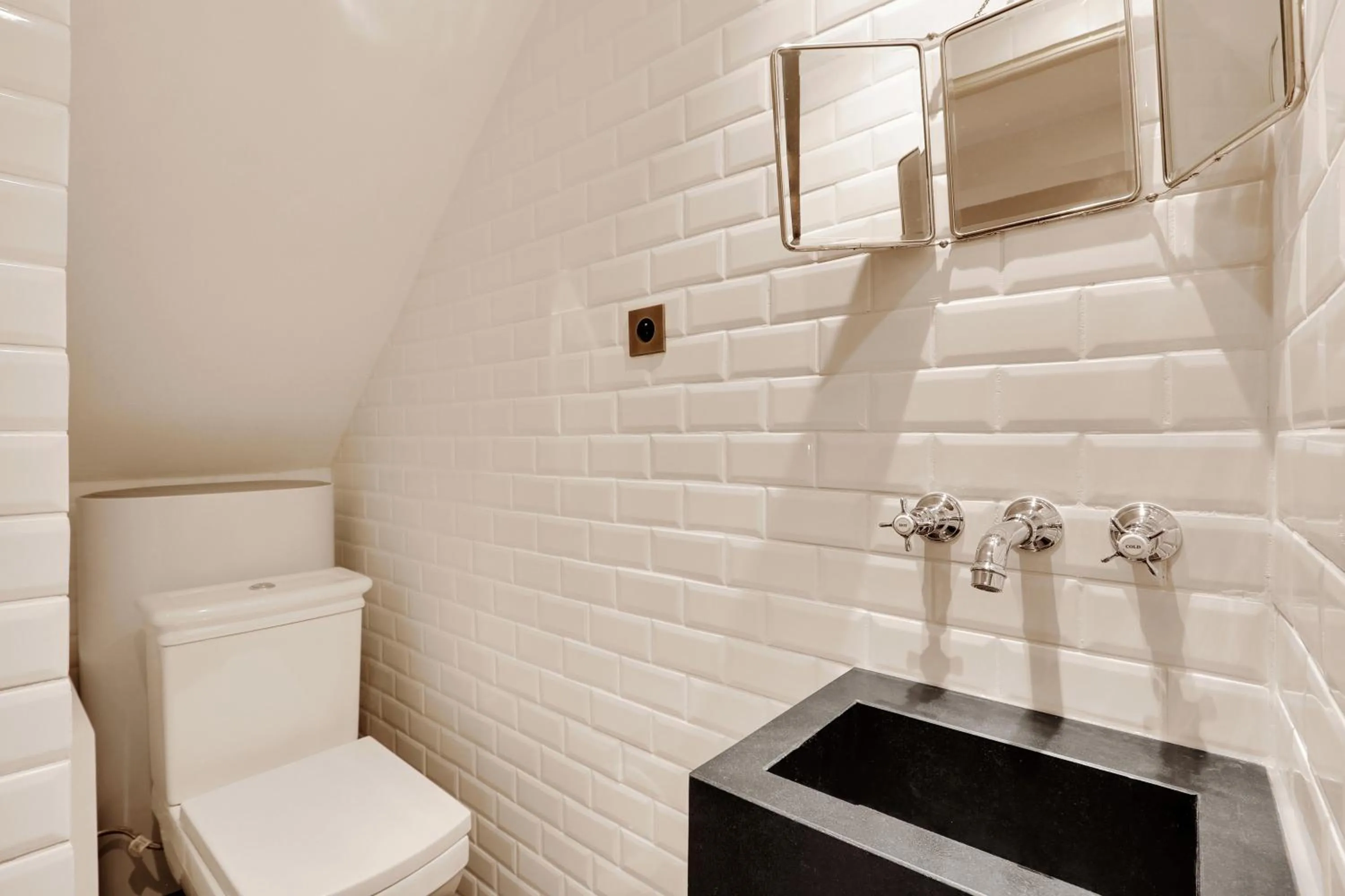 Toilet in Pick A Flat's Apartments in Saint Germain - Paul-Louis Courier