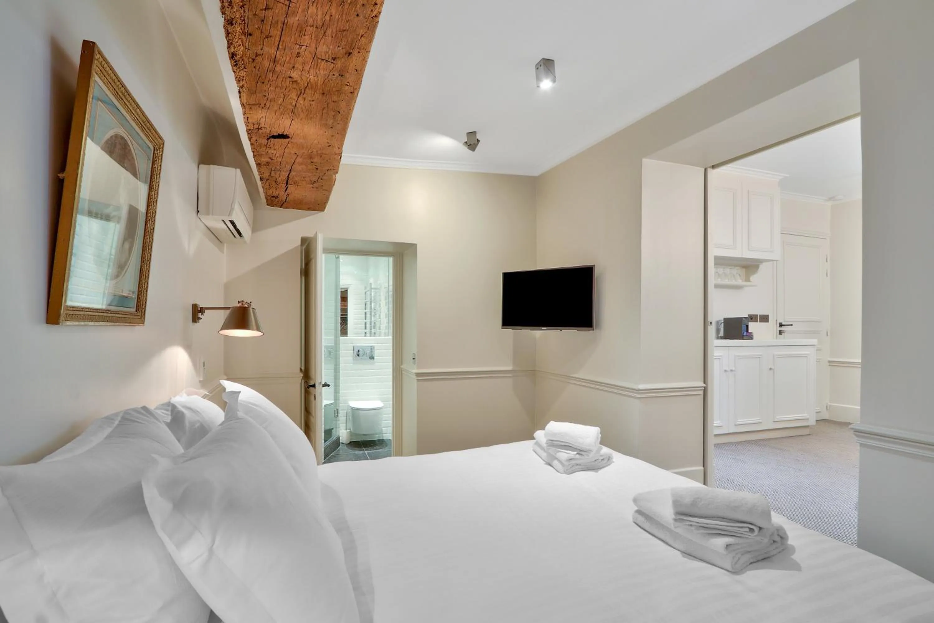 Bedroom, Bed in Pick A Flat's Apartments in Saint Germain - Paul-Louis Courier