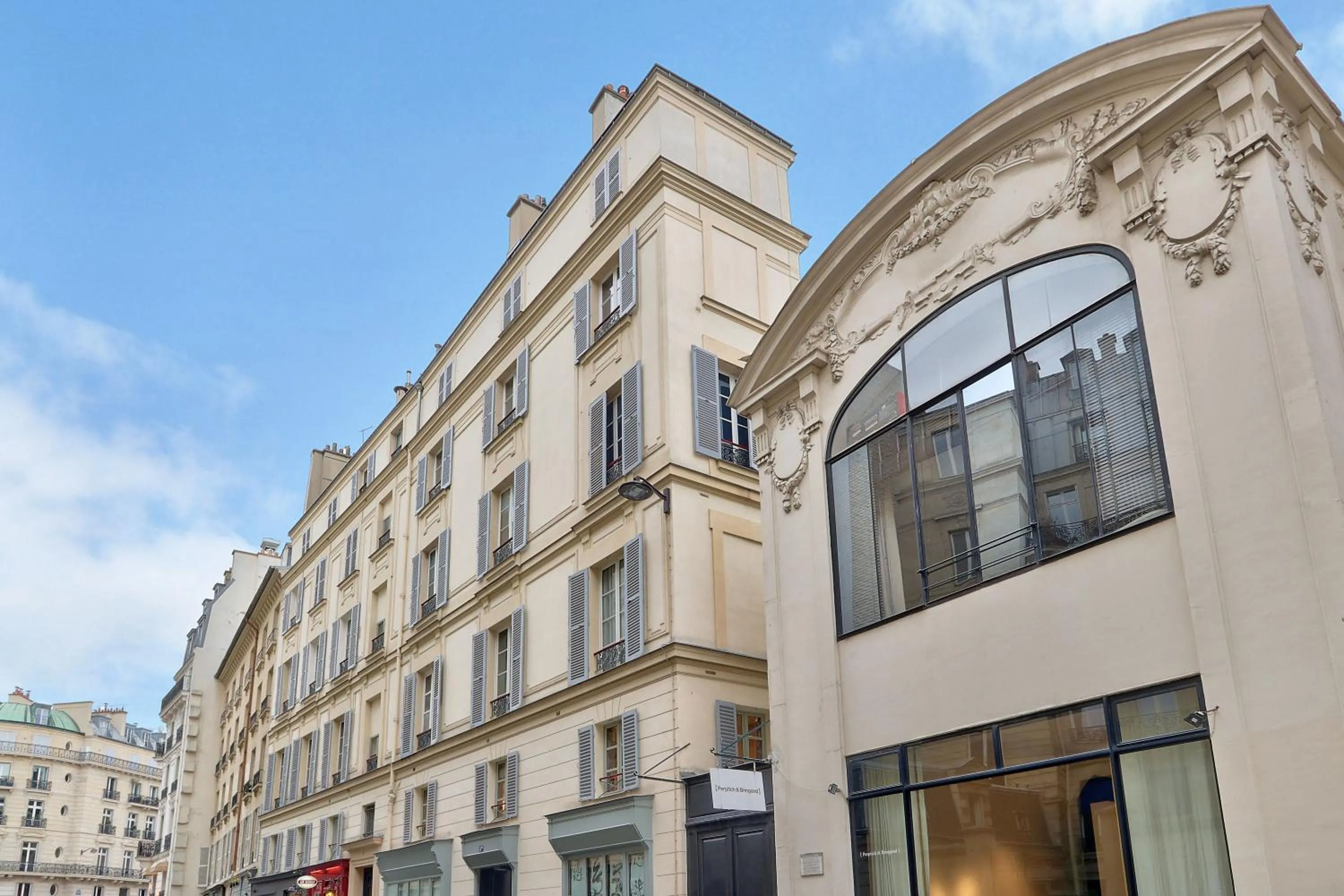 Property building in Pick A Flat's Apartments in Saint Germain - Paul-Louis Courier