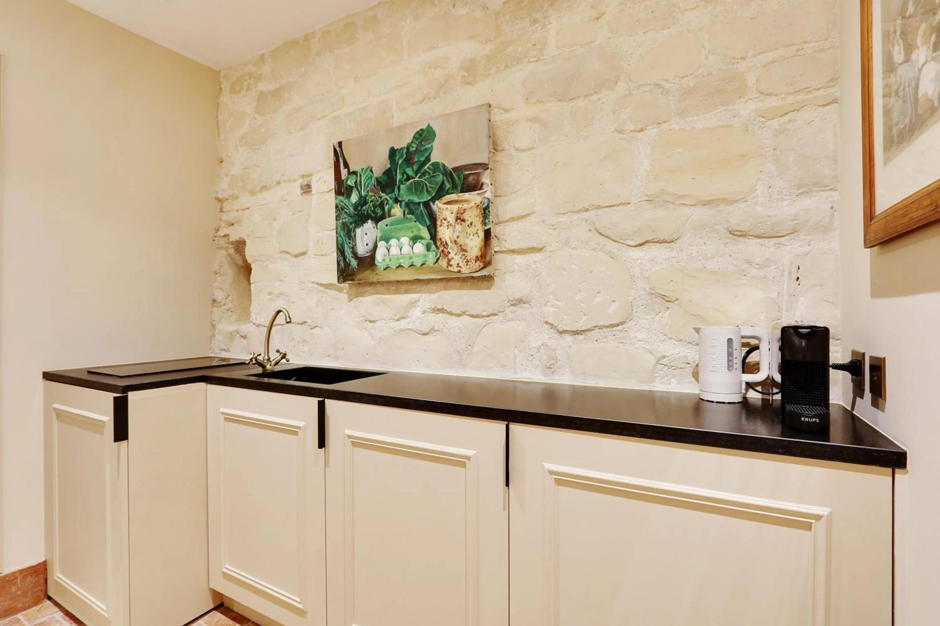 Coffee/tea facilities in Pick A Flat's Apartments in Saint Germain - Paul-Louis Courier