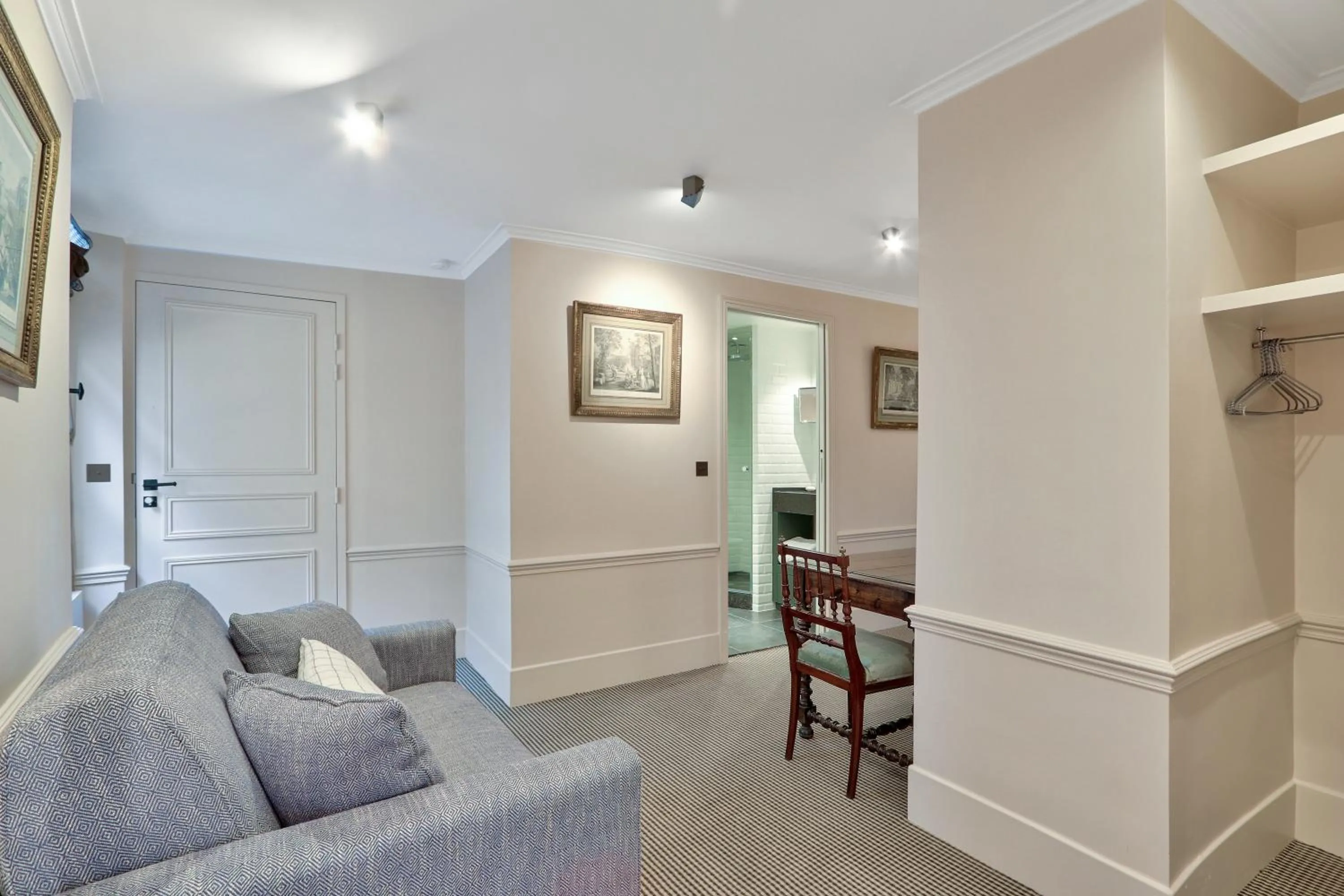 Living room in Pick A Flat's Apartments in Saint Germain - Paul-Louis Courier