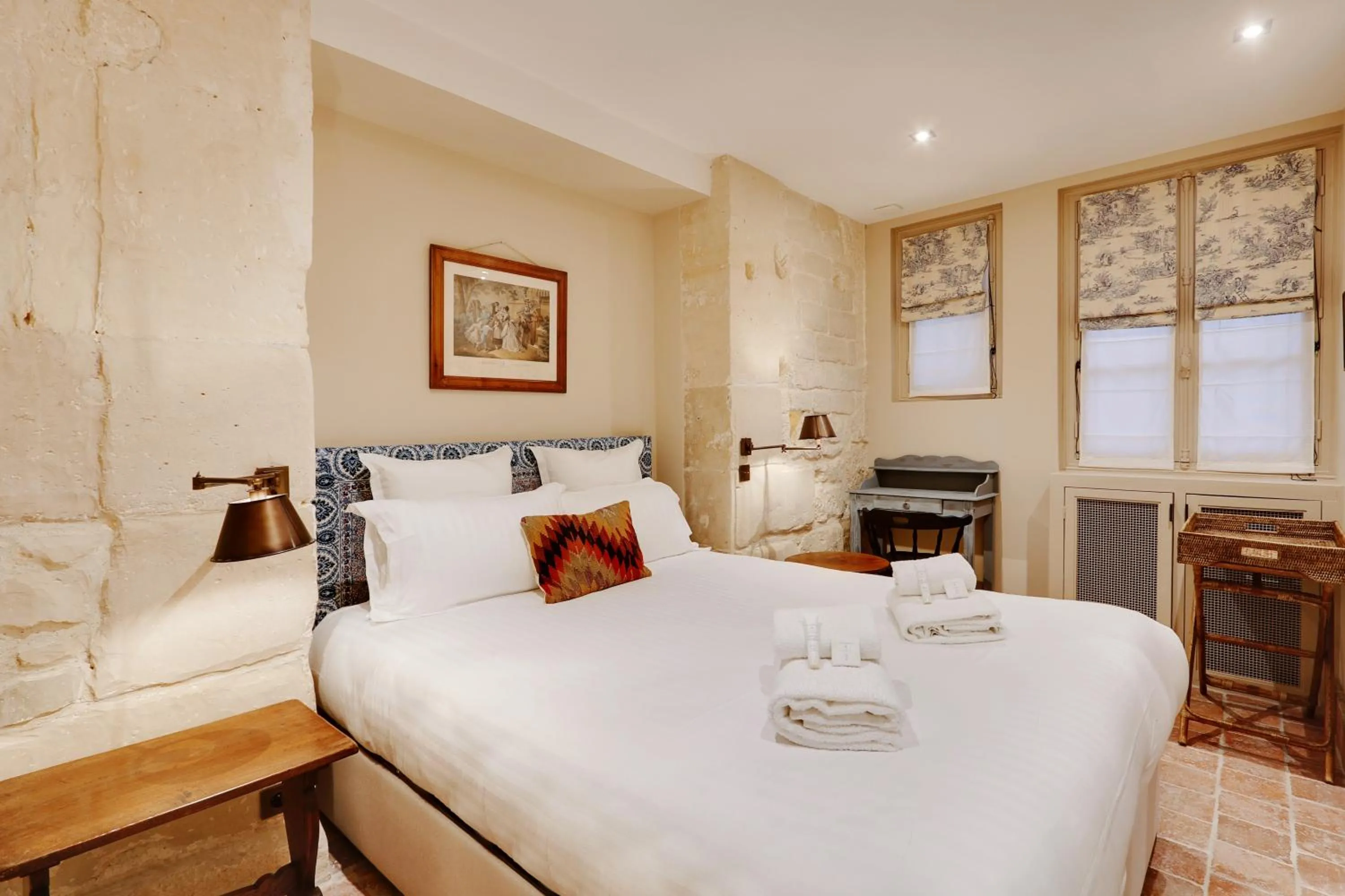 Bed in Pick A Flat's Apartments in Saint Germain - Paul-Louis Courier