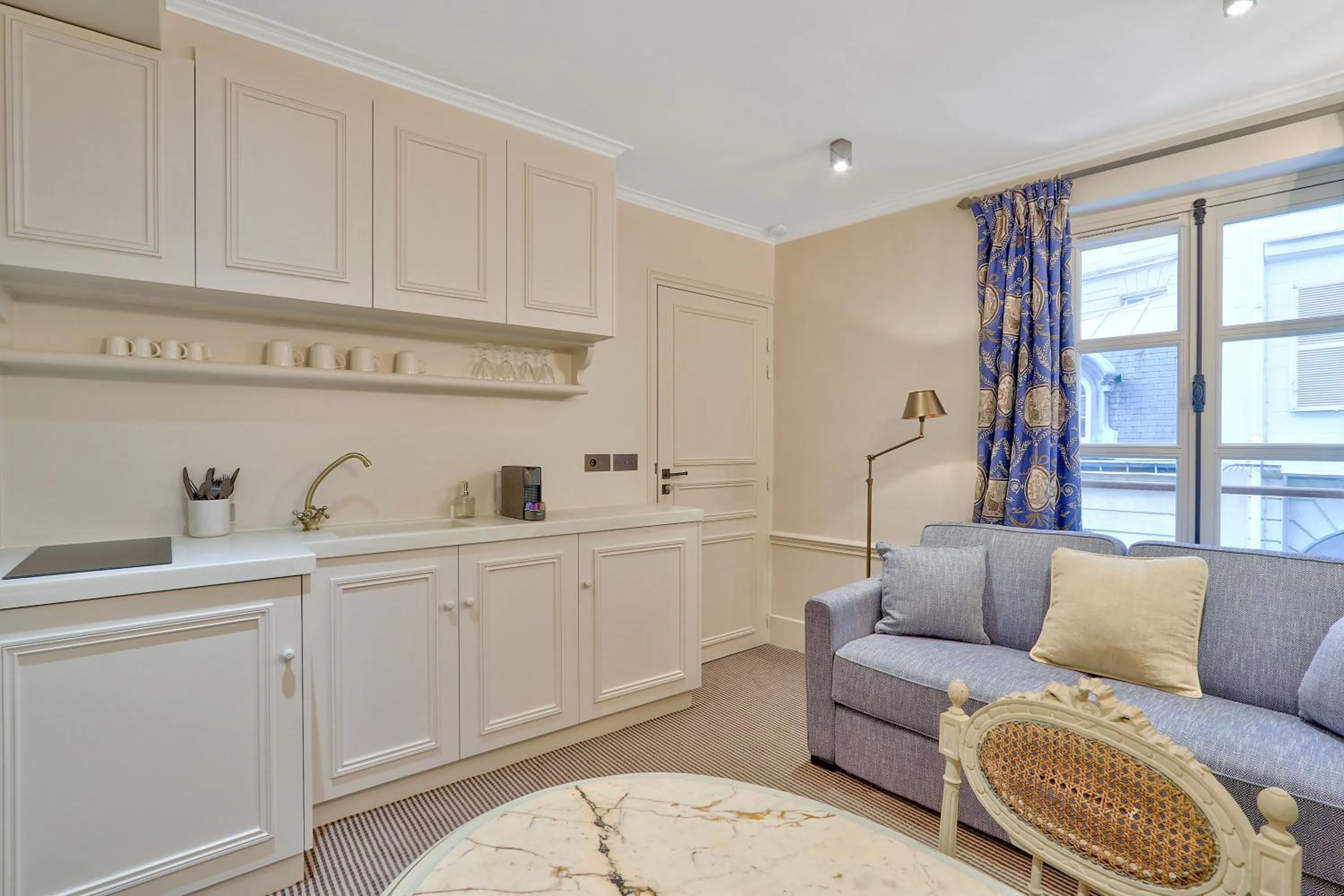 Living room in Pick A Flat's Apartments in Saint Germain - Paul-Louis Courier