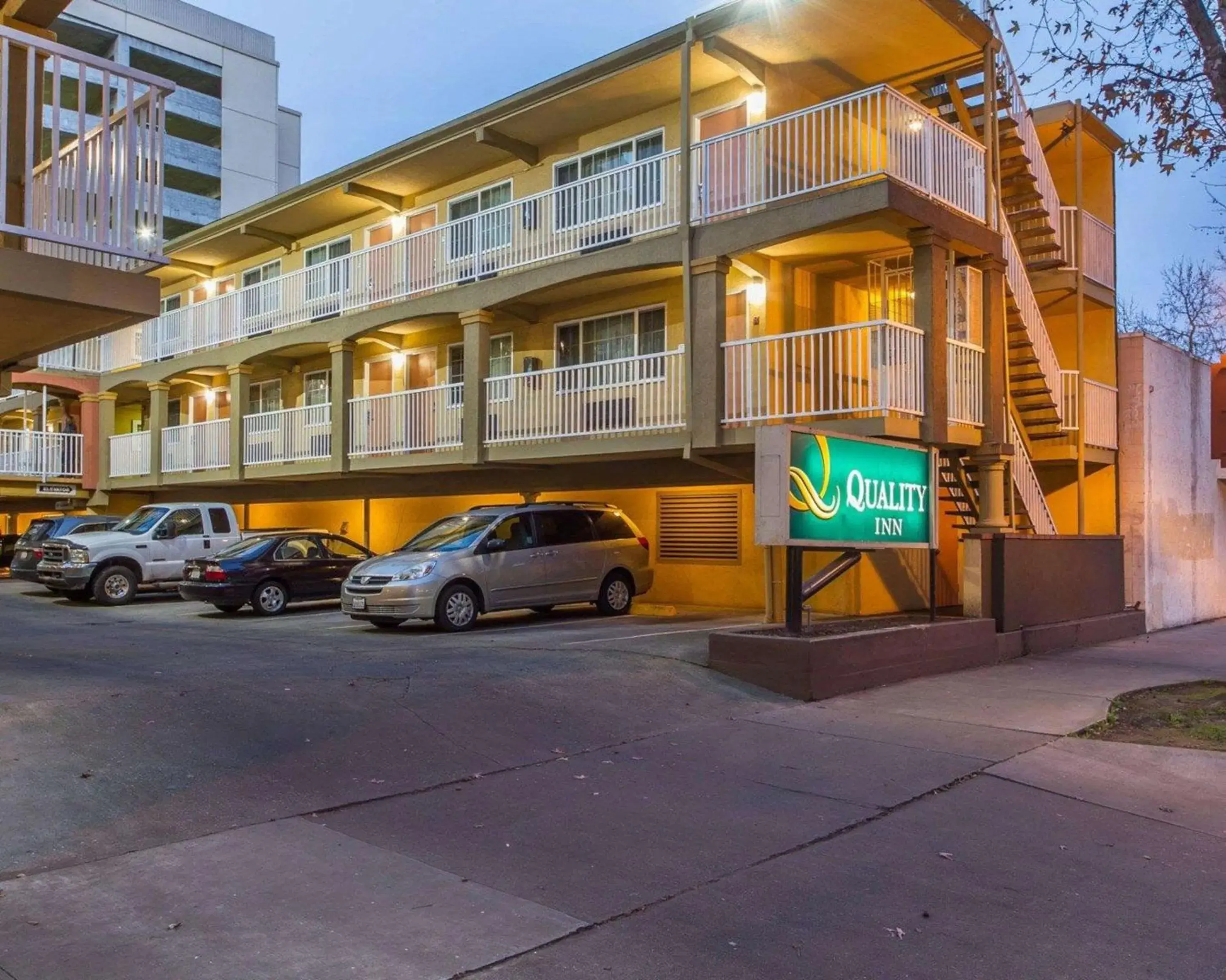 Property building in Quality Inn Sacramento Convention Center Property building in Quality Inn Sacramento Convention Center