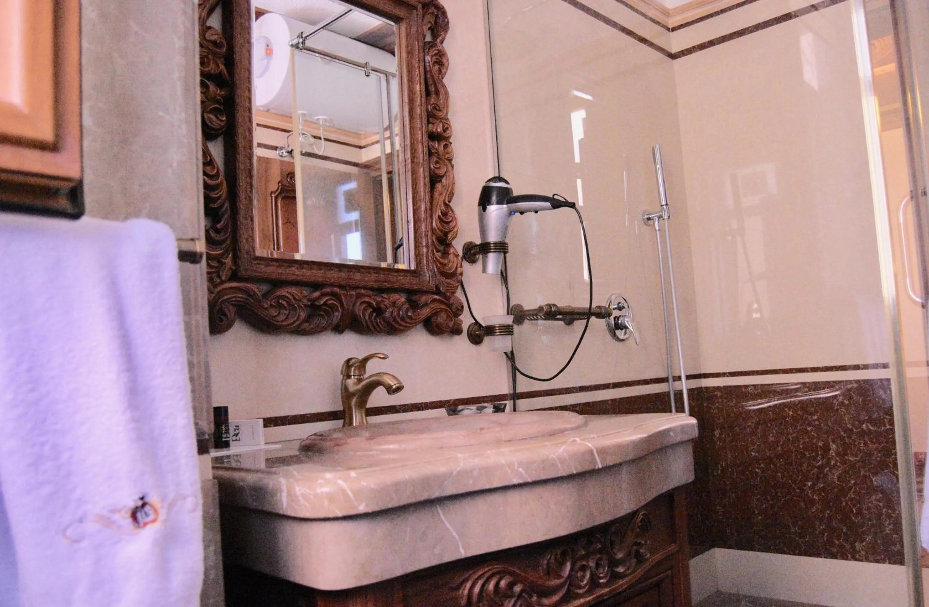 Shower in Brilant Antik Hotel