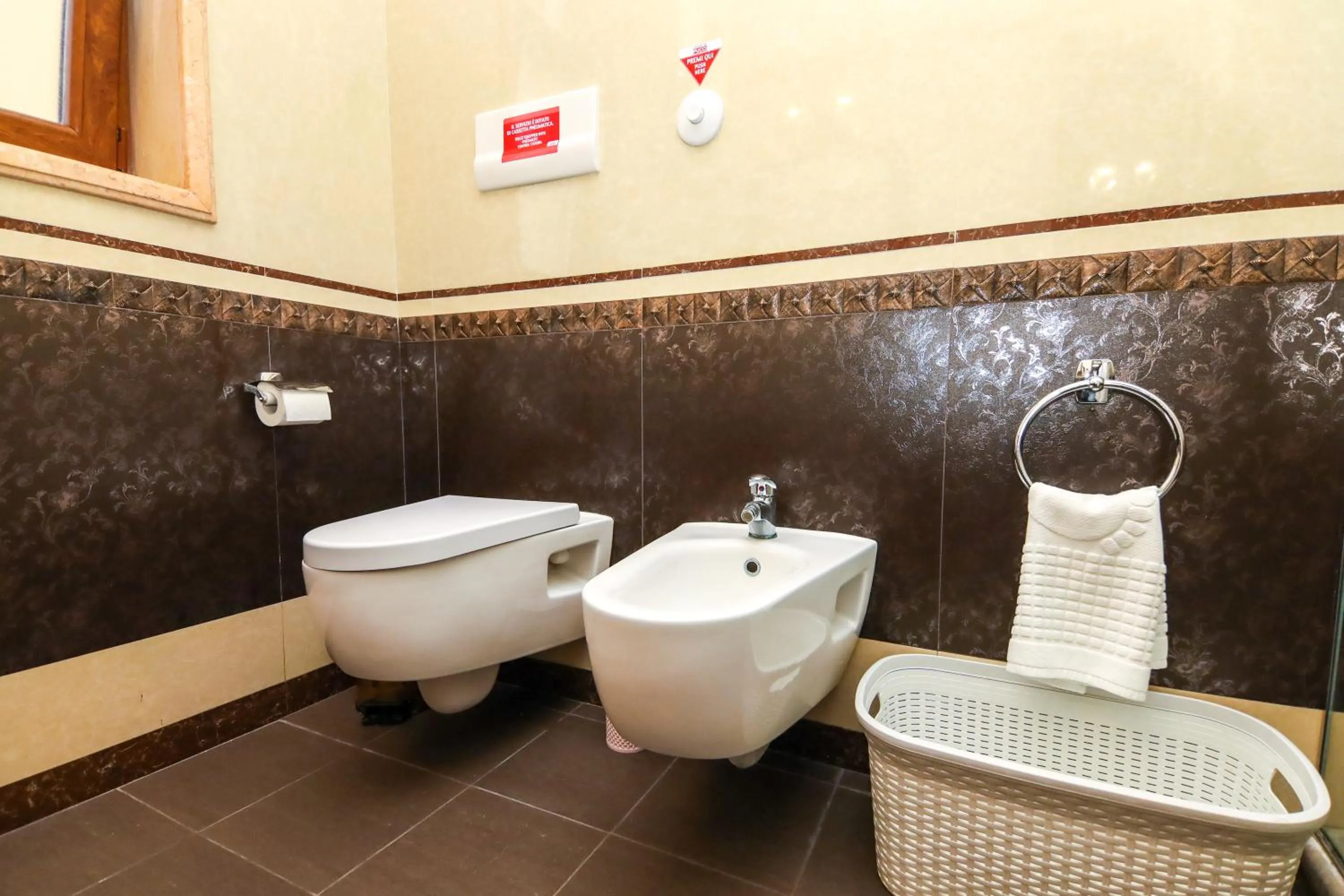 Toilet in Brilant Antik Hotel