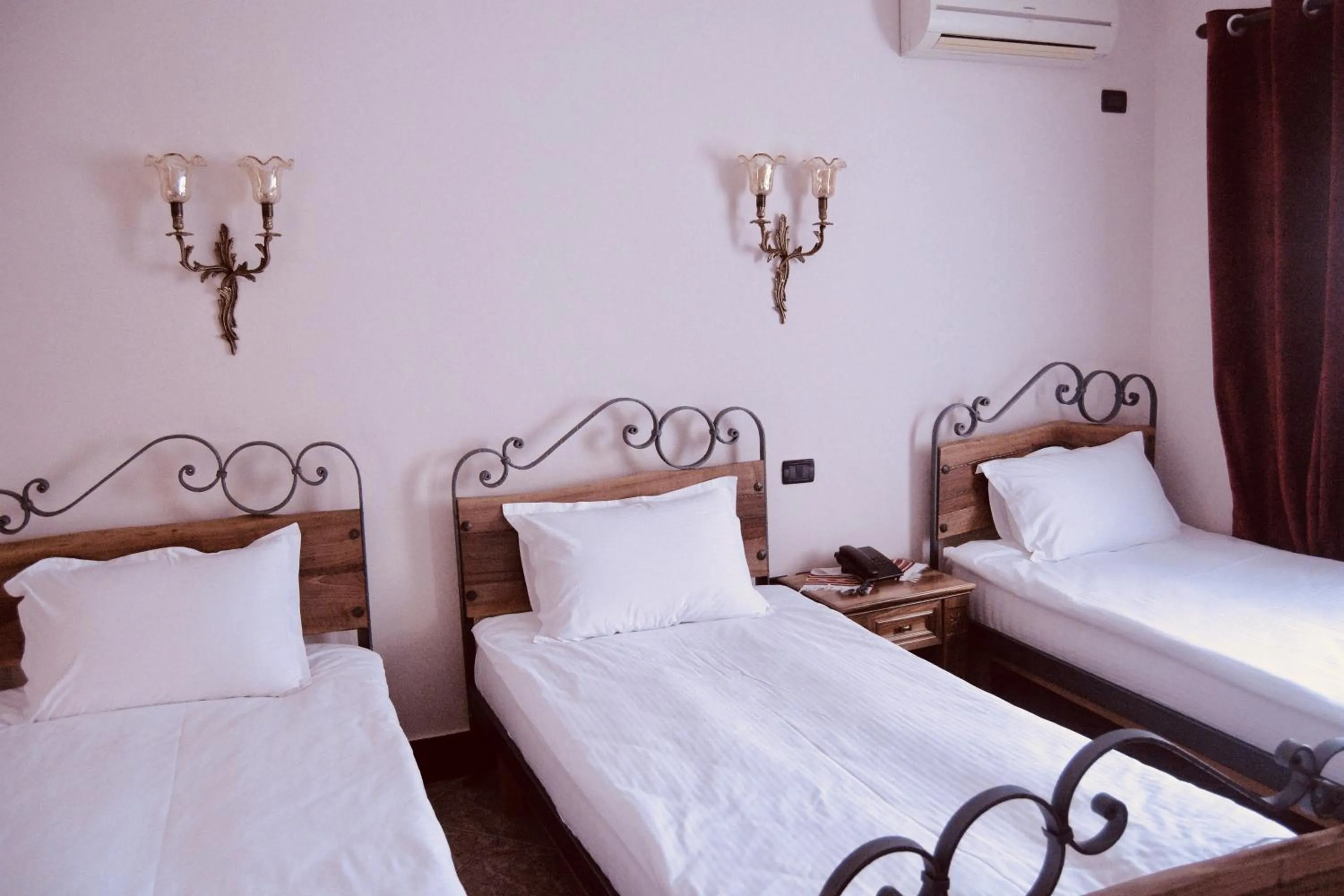 Bed in Brilant Antik Hotel