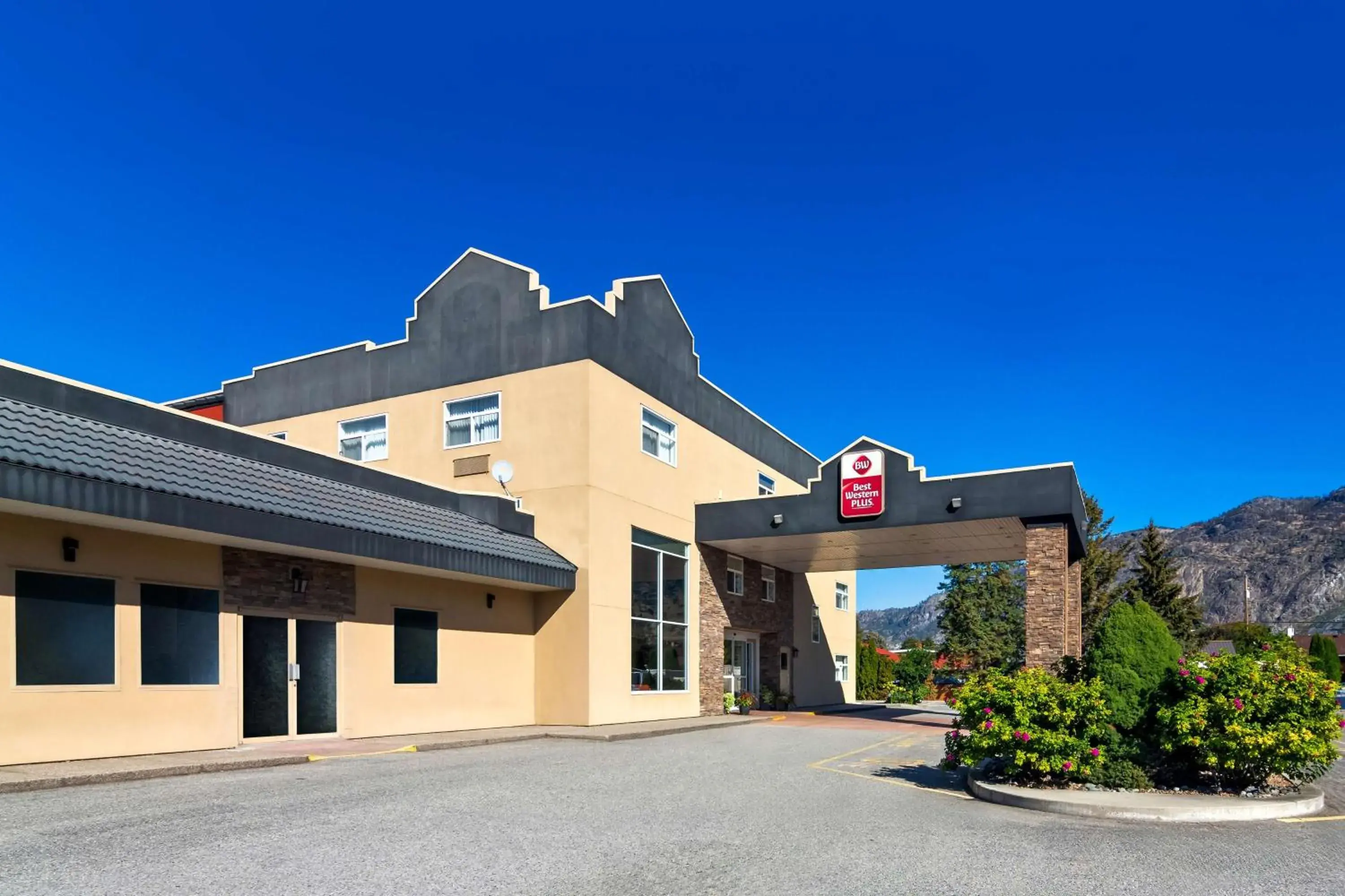 Property building in Best Western Plus Osoyoos Hotel & Suites Property building in Best Western Plus Osoyoos Hotel & Suites