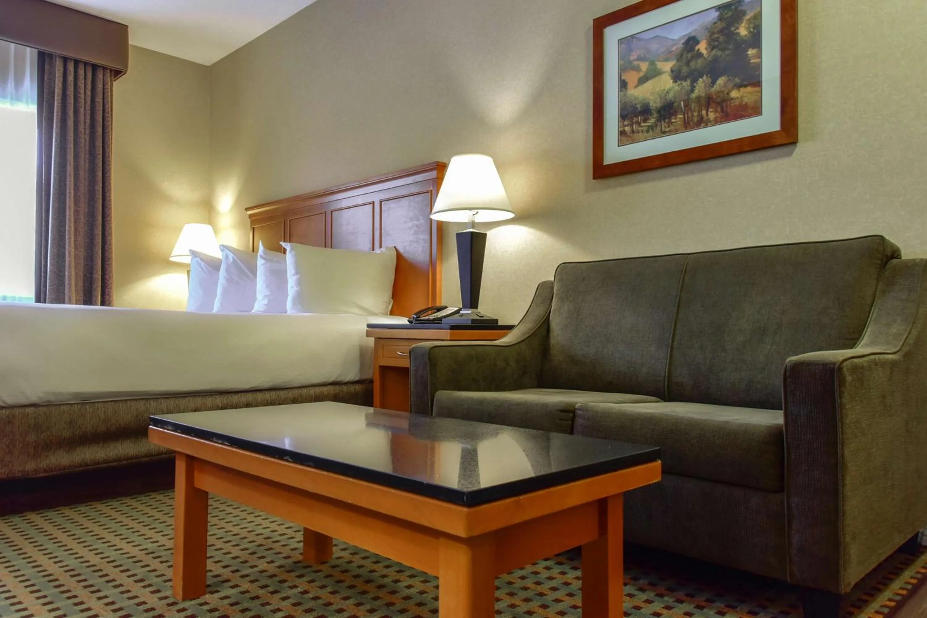 Bedroom in Best Western Plus Osoyoos Hotel & Suites