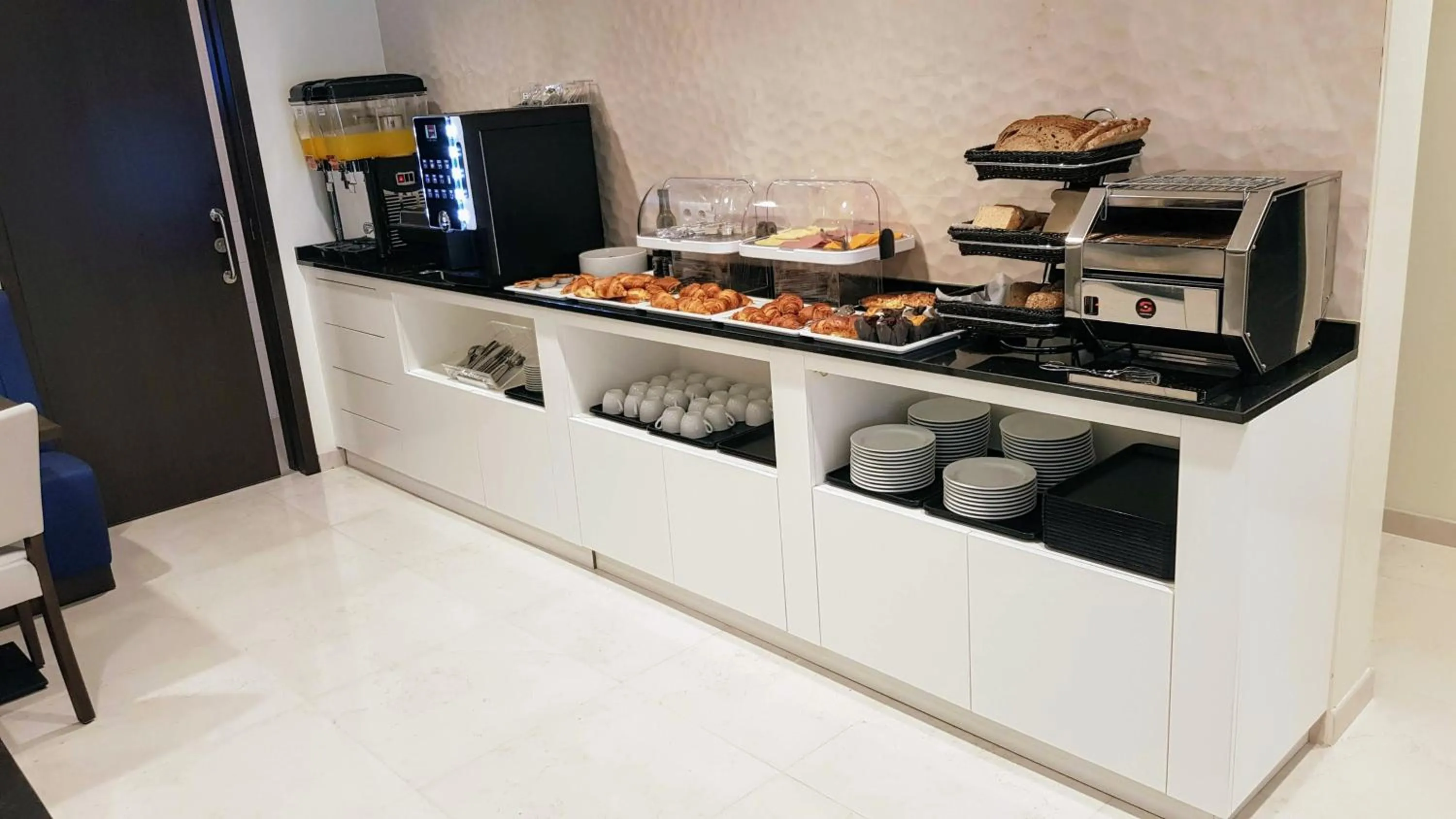 Breakfast in Porto City Hotel